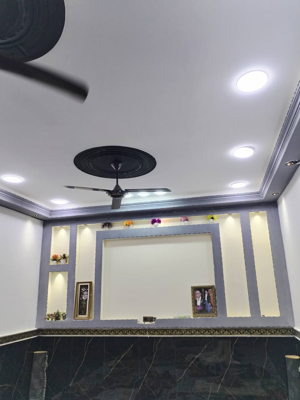 :
🏠 بيت للبيع - نهاوند الرابعة
​منزل مميز بمساحة جيدة وتفاصيل بناء متنوعة، جاهز للمعاينة.
​التفاصيل الأساسية:
​الموقع: نهاوند، الرابعة.
​المساحة الكلية: 200 متر مربع.
​تفاصيل البناء:
​الطابق الأول (الأرضي): بناء بلوك.
​الطابق الثاني: بناء طابوك.
​📞 للاستفسار والتواصل
​للمزيد من المعلومات أو لتحديد موعد لزيارة البيت، يرجى الاتصال على الرقم التالي:
​***********
