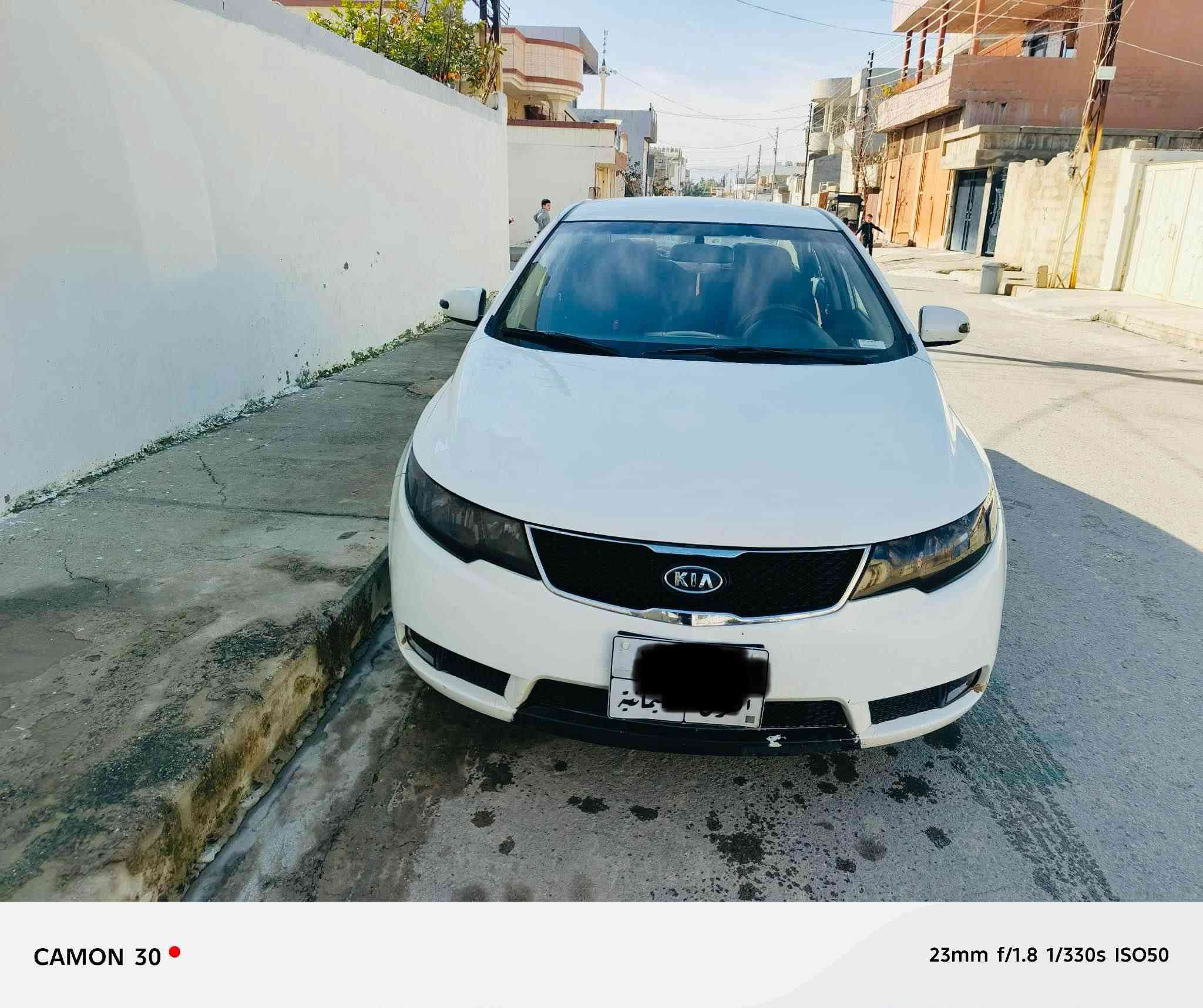 به ناوى خواى گه وره 
كيا سيرا تؤ 2011سی جی پەلە بویاخی هە یە دە رگای دوای سەکن چە مە لە خی دوای سە یاق بستیک لە دوسیە ی بویاخە کارتیکی لە دە رگای سە یاقه هە یە 3بو4جی ساردە کوت هە یە دیانیە پیوە نازانم کویە تی.سە یارەکە زور جوان ماوە تە وە ویە ک دیناریمە سروف نیە تازە ڕونی گیرو مە کینە شی گۆراوە مە کینە و گیری بە شە رت سە نە وی تا مانگی 7/2026  ما لى دؤسته ته حويل به شه رت
*********** رانية, السليمانية
