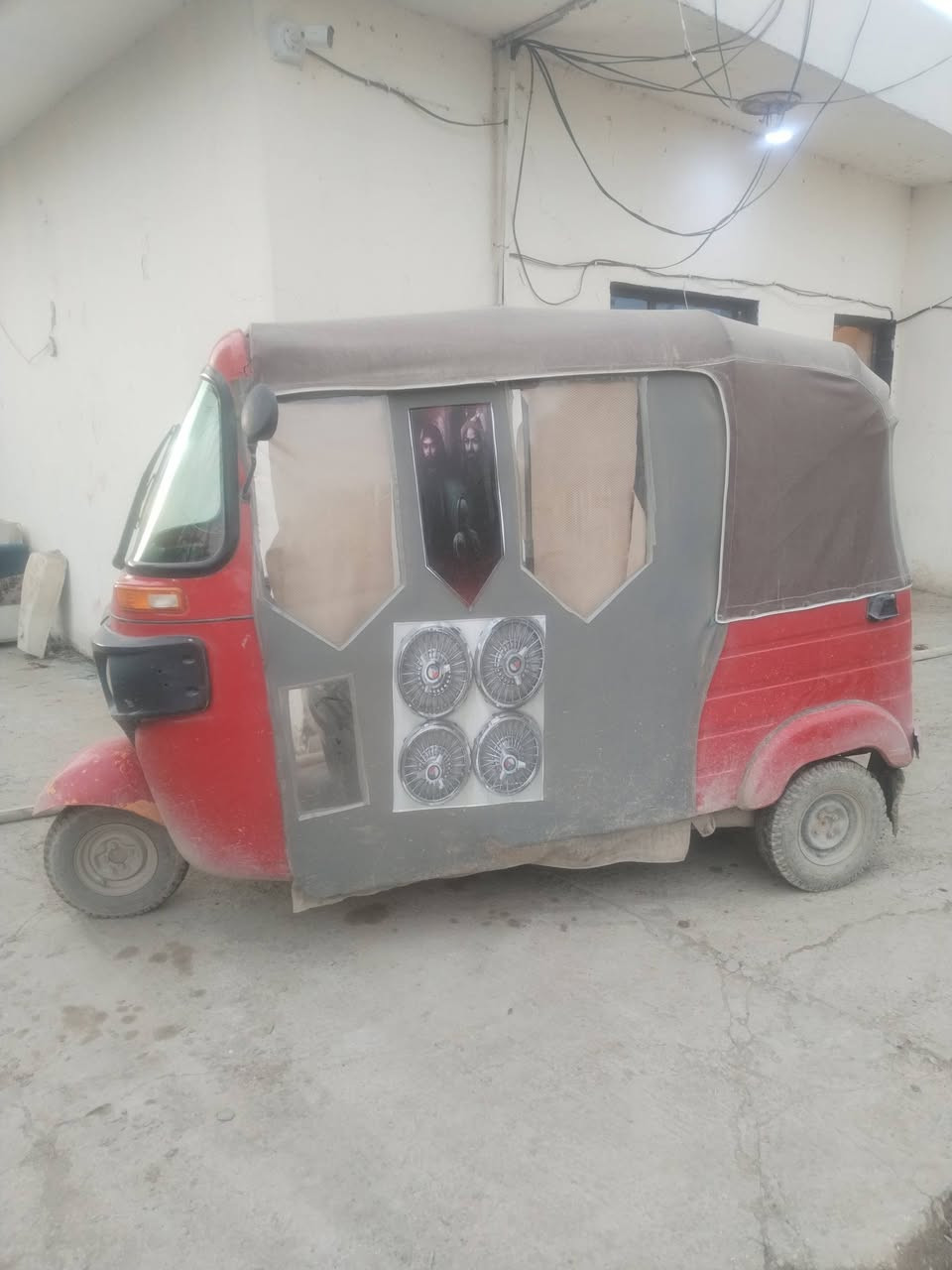 السلام عليكم تكتك ١٨ للبيع السعر ٣ بيها مجال ان شاء الله المكان بغداد الشعله رقم الهاتف ***********
