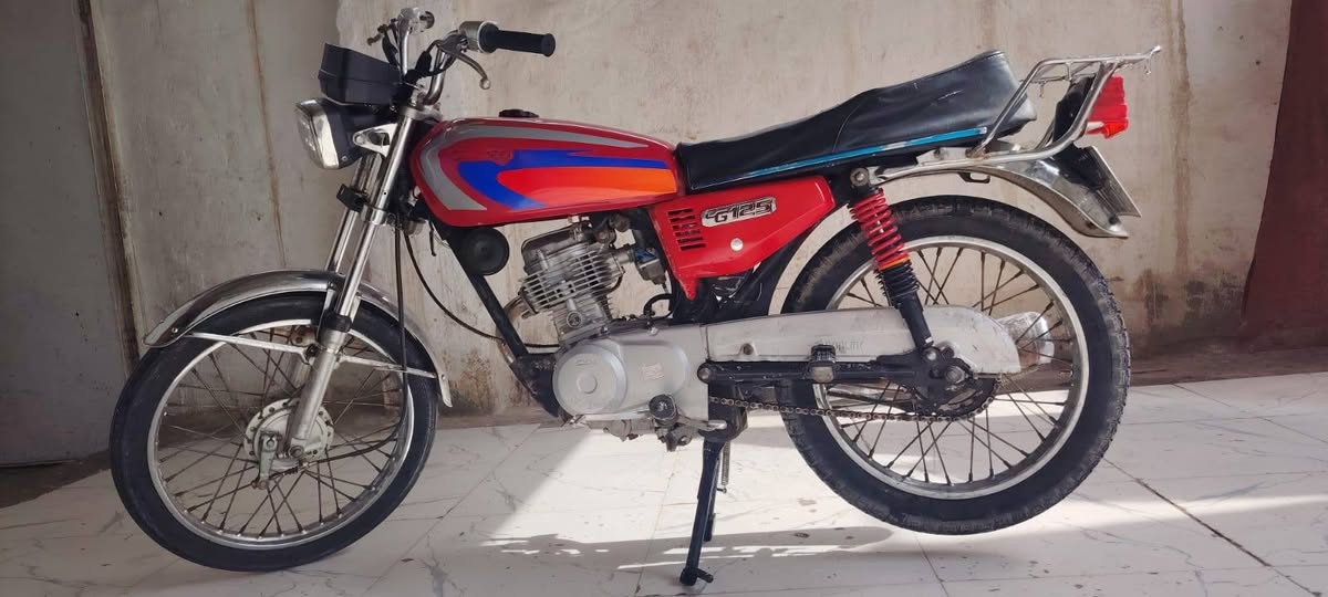 سلام عليكم دراجه للبيع نظيفه مكينه مفتوحه رقم وسنويه دراجه  موديل 2020 نامه باب ٢ سعر نتصال عل رقم مكلف بل نشر ***********
