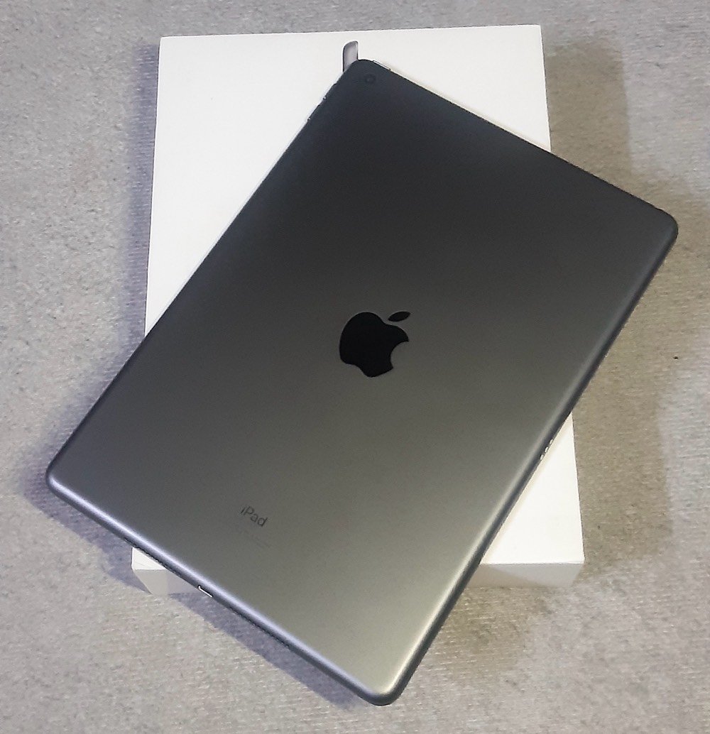 ايباد ٩ ذاكرة ٢٥٦
نظيف جدًا استخدام شخصي

يشتغل 100% بدون أي مشاكل

الشاشة نظيفة وما بيها خدوش

البطارية 81%

الذاكرة كبيرة تناسب دراسة، ألعاب، تصميم

لون الجهاز رمادي غامق (Space Gray)

الملحقات كاملة:

 • شاحنة الايباد الاصلية

 •  كفر

 • لسقة شاشة

 • قلم للكتابة والرسم و يدعم راحة اليد

 • ماوس بلوتوث

 • كيبورد بلوتوث

•      كارتونة الجهاز موجودة ونضيفة

مكاني : بغداد الحسينية

البيع لعدم الحاجة

رقمي : ***********