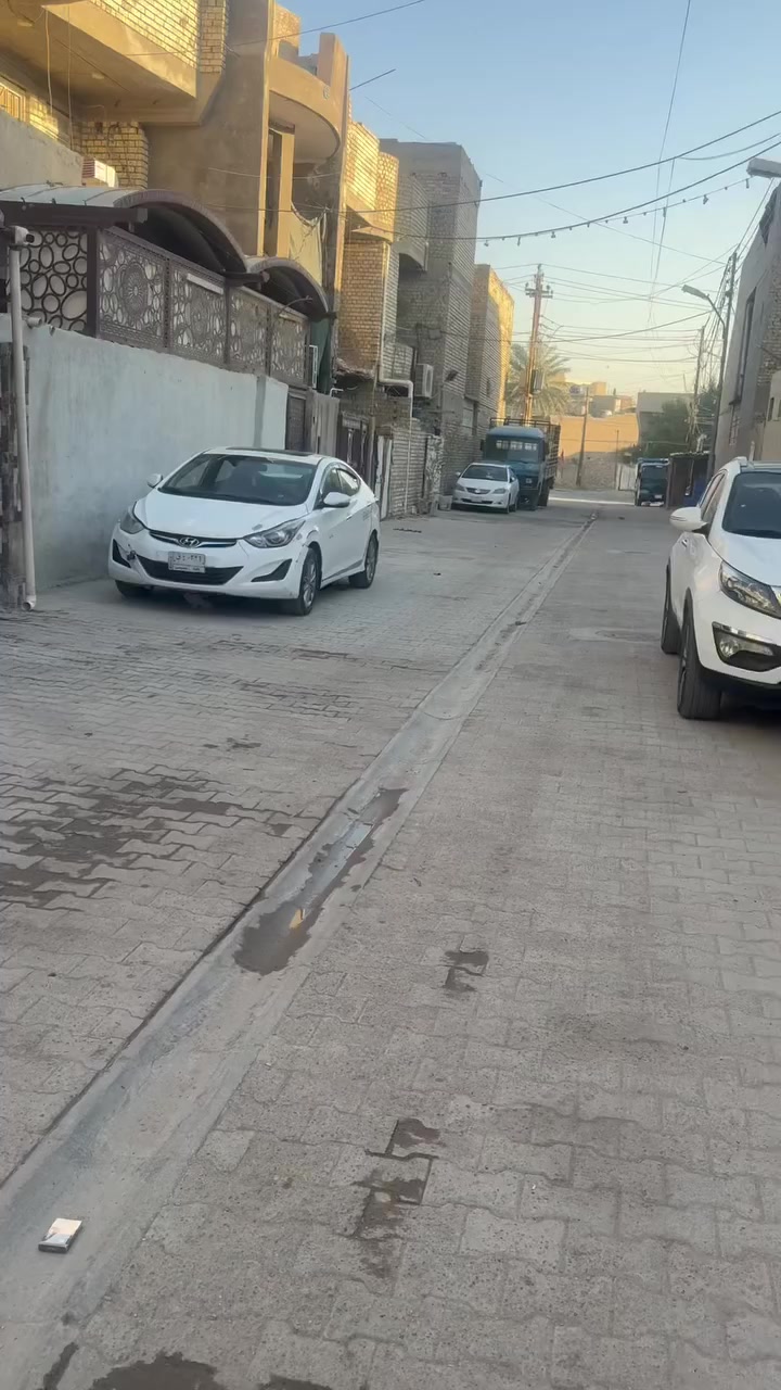 السلام عليكم من رخصةالادمن بيت للبيع 100 متر بشارع المرور قرب سوك الميت الشارع مقابيل أسواق بركات ام البنين 3 غرف نوم 3 حمامات واستقبال وصاله ***********السعر 135 بي مجال للشراي
