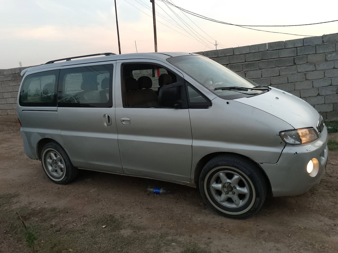 ستاركس 8 راكب  موديل  2000 بغداد خصوصي  مكينه مجفت جديد كير اكسن تخم تاير كله جديد 
صاحب السنويه يمي تحويل ثاني يوم 
مكاني تاجي (مشاهدة)سع ر (65 $)*********** بي واتساب
