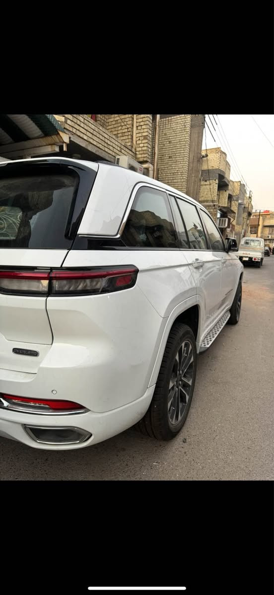 السلام عليكم .... اخوان عندي جيب اوفر لاند.2023  لون ابيض خليجيه وكالة هارلم رقم بغداد بأسمي وتحويل مباشر .... اخوان السياره مكفوله من كلشي وبحالة الوكالة وماشيه 7500 الف فقط طبعا السياره فول مواصفات  وسعرها 47500$ واي استفسار هذا رقمي ***********
مكان السياره البلديات 
مواصفاته 
محرك 6 سلندر 3600
بانوراما 
خمس كامرات 
ناظور ليلي 
مساج
كشنات جلد لون احمر 
جكات 
فور ويل 
باب خلفي كهرباء 
سستم صوت 
رادار امامي 
رادارات جانبيه
معروفة مواصفات اوفر لاند Colombo, Sri Lanka
