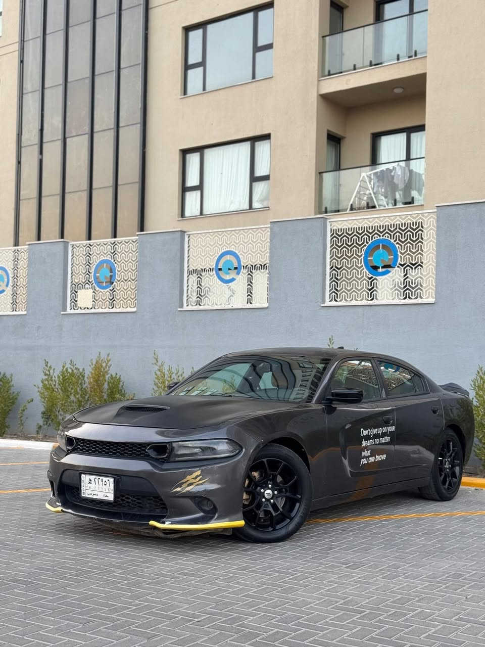 السلام عليكم 

جارجر 2018  ( 3600 )  فور ويل  
صدر  امامي + خلفي جديد 
باتري جديد 
ماء راديتر جديد 
فيتيم + المساعد جديد 
تايرات تخم جديد 
 هزة وفحص وسنوية جديد تحويل  مباشر 
رصعات بالقمارة اثر البنيد 
السيارة حلوه وجاهزة 

السعر. 150  ورقة 

مكاني بغداد   ***********
***********
