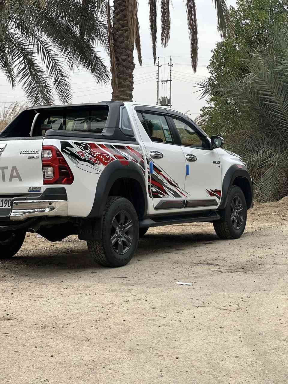 تويوتا هايلوكس موديل 2025ساز
سته سلندر V6 1/1
رقم أربيل
مكفوله كفاله عامه فول مواصفات 
ماشية 50Km 

مواصفات السيارة 
تبريد تدفئه كشنات 
حساس امامي خلفي 
مري شفط 
گلوب بنيد 
شاحن وايرلس
مثبت سرعه
جگات بنيد
كروز سرعه 
مانع انزلاق 
كأمره خلفيه 
شاشه كبيره
كير اوتماتيك 
ومعروفه مواصفات ساز تجي فول 
هوك امامي وخلفي ثقيل 

العنوان بغداد ناحية الرشيد 
***********
