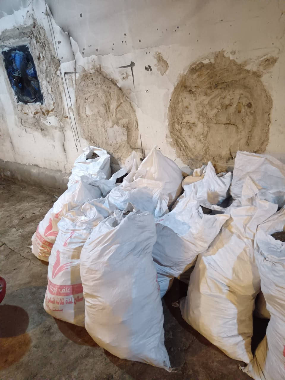 السلام عليكم
عندي اعلاف دواجن ترهم سماد للزرع وترهم علف للاغنام عندي 100جيس  
مكاني طريق نجف كربلاء عمود 930
سعر الجيس ب٢٥٠٠ للتواصل ***********
