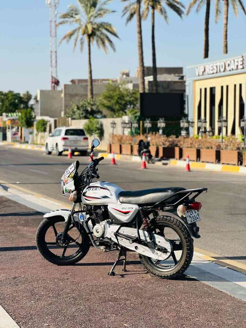السلام عليكم لبيع دراجه بوكسر مرقم رقم كربلاء مشروع وطني رقم انكليزي دراجه كله شغاله كهرباىيات كله شغاله دراجه اي نقص مابيه تايرات أمامي خلفي جديدات مكفوله من التبخير والتنقيص شعله أو معدل  مكاني بعقوبة تقاطع الوثه باقي التفاصيل اتصل ودلل ***********
