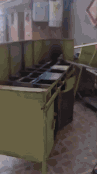 عندي غراض مال مطعم طباخ جبير +ميز جبير + ميز عدد ٢ صغار +طباخ صغير +مج...