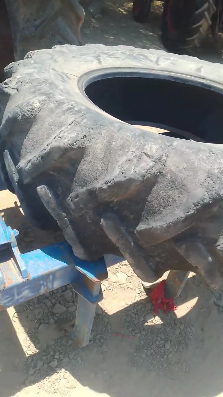 تاير ثمانيه وعشرين على 16باطلس بي  ضرب زغير مثل ماموضع مسويله ركع لبيع 150بي مجال عنوان نجف مشخاب ***********
