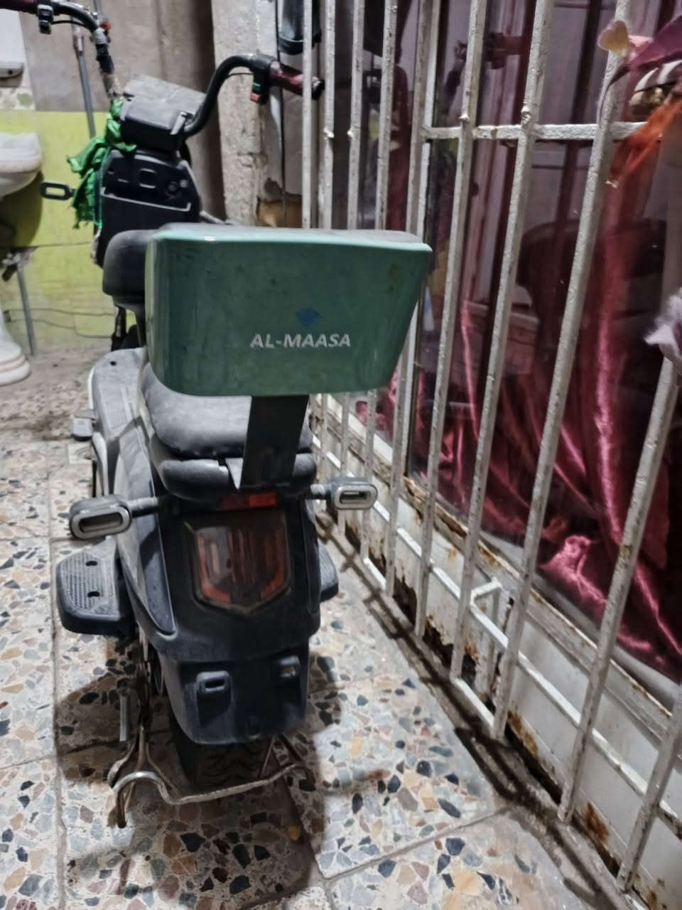 السلام عليكم عندي دراجه شحن عطلهه بطاريات فقط 2 عطلة السعر 150 المكان البياع الشرطه الخامسة ‏‪***********‬‏ بي واتساب فقط
