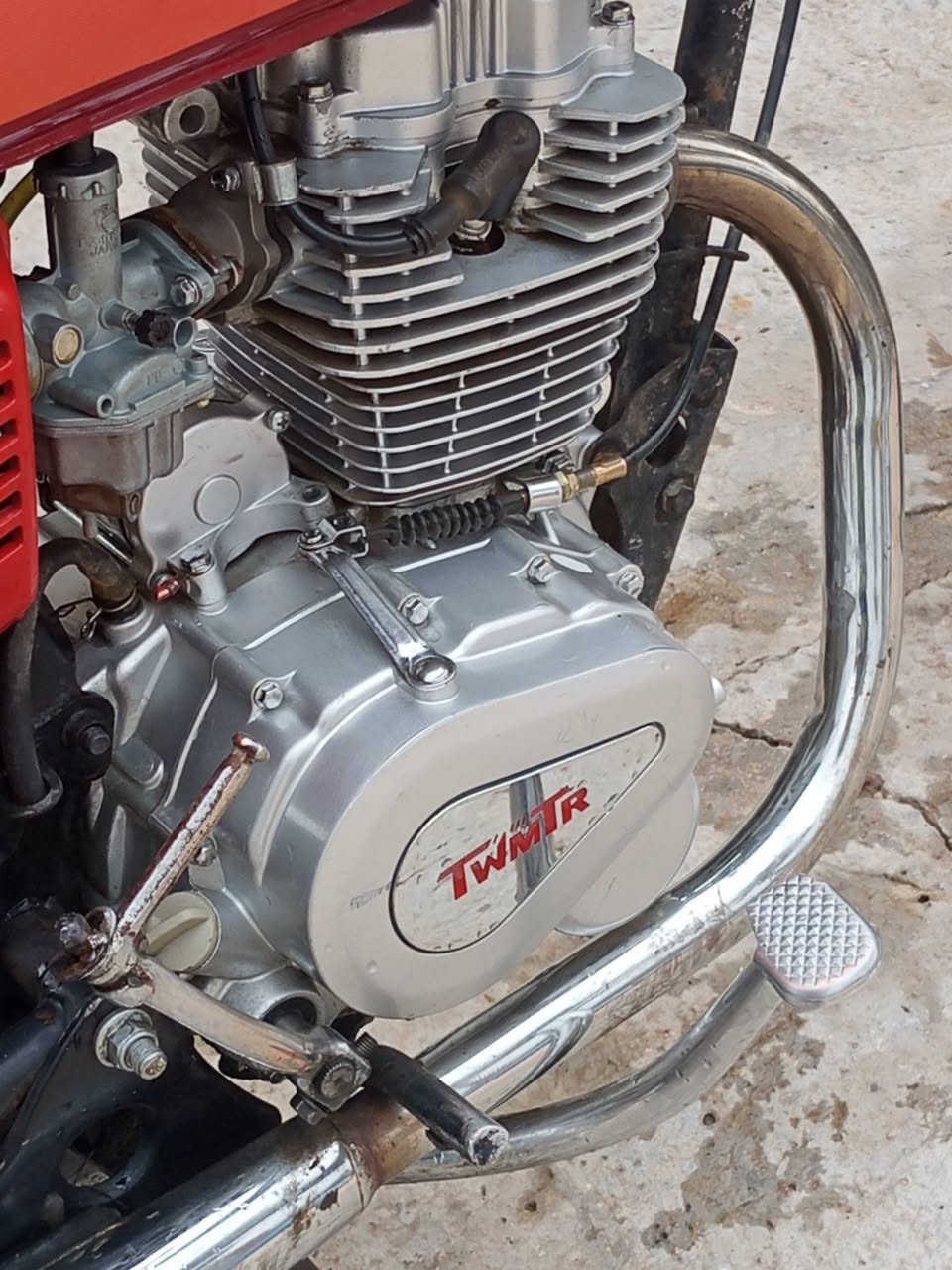 سلام عليكم دراجه شاصي مالته اربعه گير المحرك مالته أم تي خمسه گير دراجه موديل 17 للبيع السعر 500 مكاني كربلاء طويريج السياحي ***********
