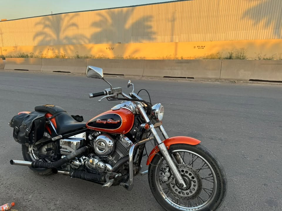 السلام عليكم شباب 
ياماها دراك ستار 400cc بدون رقم فقط اوراق كمركيه استنساخ ، والمكاتبه بأسمي ، الدراجه كشرها نظيف كلش وبلادي وكهربائياتها عل وضع الشركه بالاضافه محركها نظيف وما متعبه ابد وماشيه بس (12الف) عليها درع امامي وجنط وصالنصات رياضي وياهن كاتم ، سويتلها ادامه كابريتر وبلكات 

عليها ملاحظات : دبل امامي ينضح شوي وما يأثر ابد ، وتحتاج كلجات ، الشوته ناقصها برغيين تثبتها

سبب البيع:
طالب سادس

مكاني بغداد-الزعفرانيه

رقم الهاتف:*********** 
 واتساب فقط

السعر 13 ورقه وبيها مجال|
