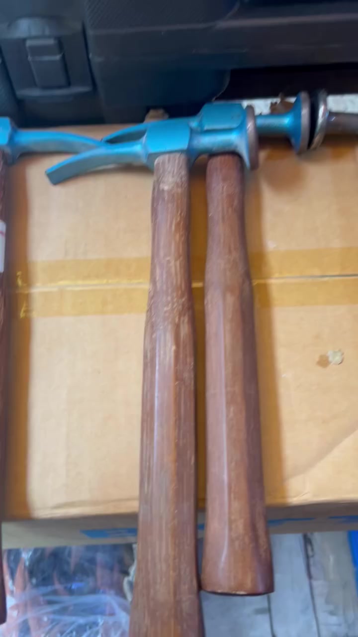 مطرقة سمكرة الماني اصلي الكمية قليلة ٤ قطع فقط متوفر توصيل بغداد ومحافظات ***********
