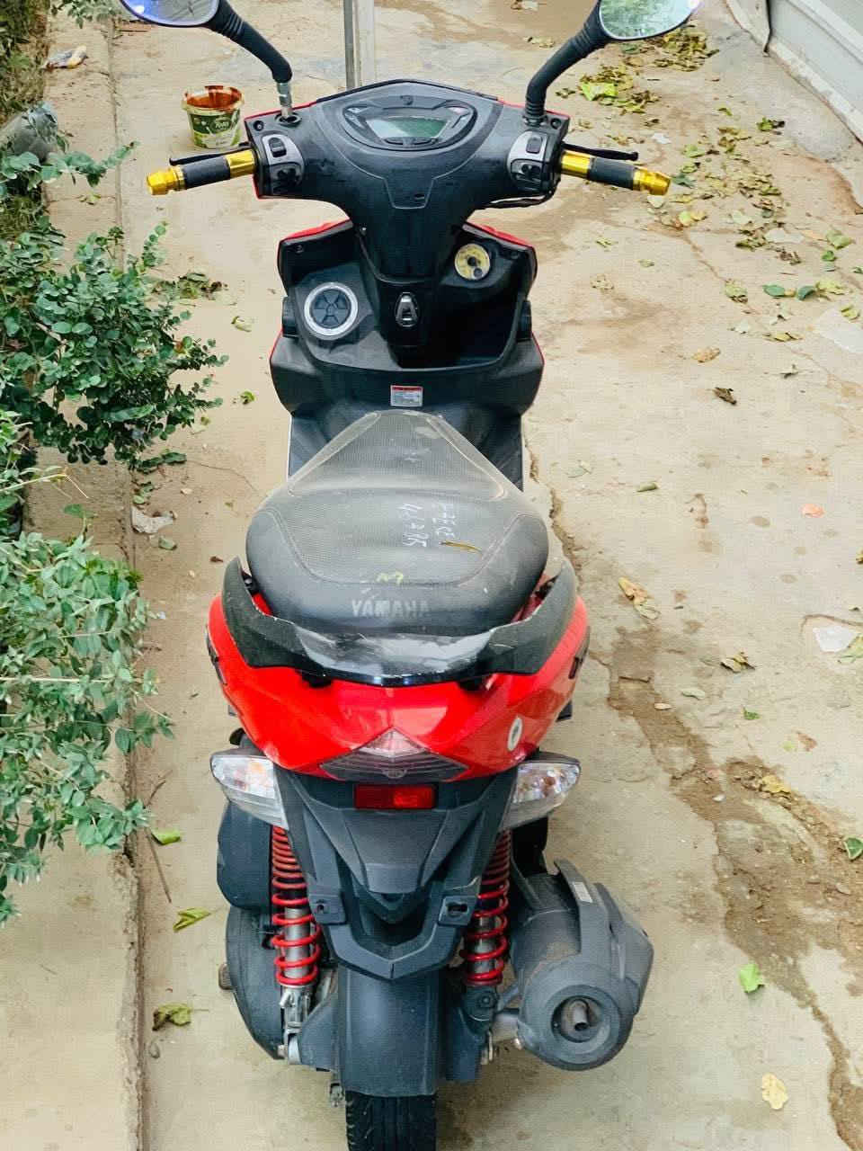 السلام عليكم 
دراجه GTR جي تي ار حديث للبيع

مواصفات عداد شاشه تجي 3 الوان بك لايت خليه ويل ابيض

التزويدات كلجات + يدات

الدراجه اطلع معدل 120 اذا اقل ترجع

امانه الله دراجه كلش حلوه ومكينته بالكارتون منزله من الرمبه وعلى ايدي تبديله دهن كل اسبوع وبانزين كله محسن فلتر شوته كل اسبوعين يتغير مداريه كلش تاخذه مني تصرف عليهه بس بانزين ودهن 
 
ملاحضه بيه فقط كسر بالبجم ومصلح الجناي والي يريد دراجه ماتوكفه مايهمه لان مامبين

السعر 1250 وبيه مجال للطيبين الي يكول غالي اني حلالي وهذه سعري دراجه متئكد منه وتجي تاخذه من البيت 
مكاني التاجي 
رقمي *********** بغداد, العراق
