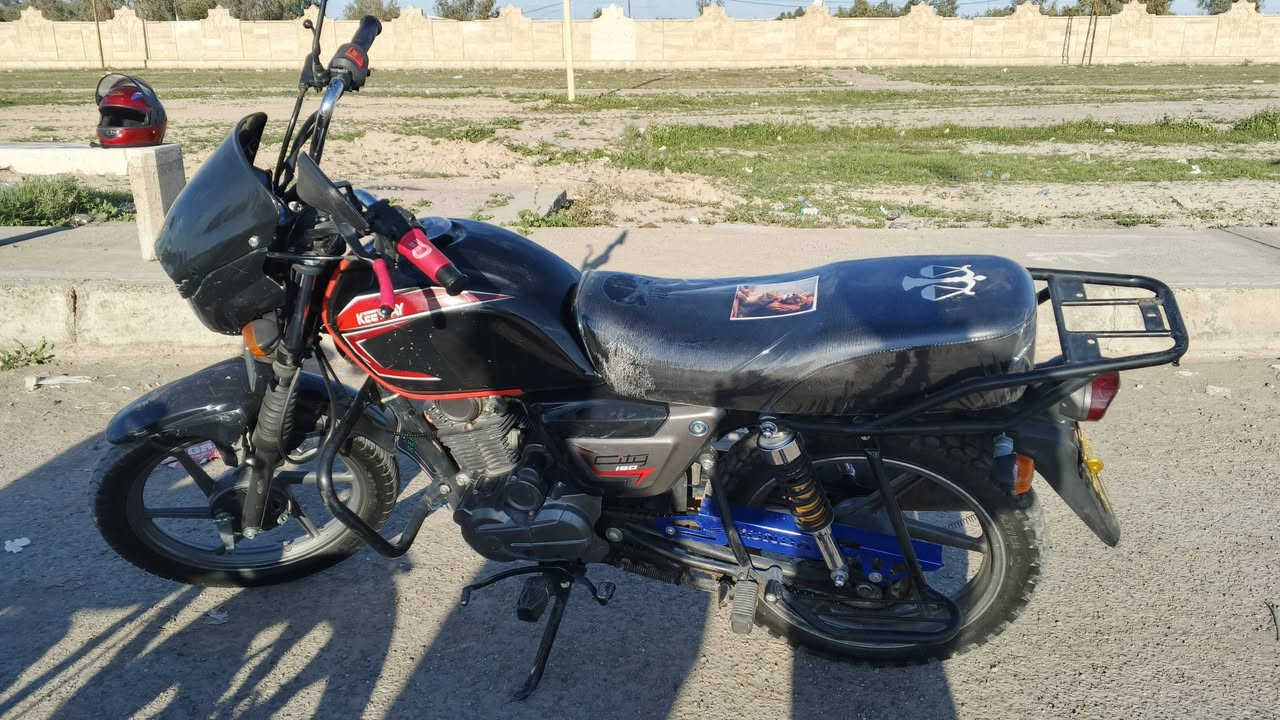 يالله السلام عليكم الدراجه للبيع محرك ضاغطه وزنجيل ما مفتوح الكهربائيات كلها شغاله الدراجه حلوه ونضيفه اصولي مو كلك بس بعد ارقام ما مطلع منفيس كمرك مدفوع كامله  موجودات  السعر 800وبيهاا مجال للشراي العنوان تكريت القادسيه
*ملاحضه:متواجد خاص وهاذا رقمي ***********.الدراجه كامله ما عايزها ربع تشغل وتطلع نكره سلف
