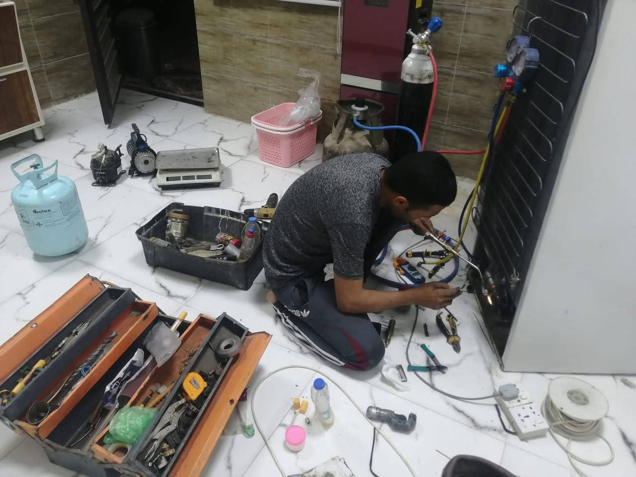 ليش تنقل 🤔 ثلاجتك او المجمده او العارضه بالستوته 🚚 واكو تصليح موقعي داخل البيت 🏫 مع كافة قطع الغيار
احمد ابوعباس الرفاعي / ***********
