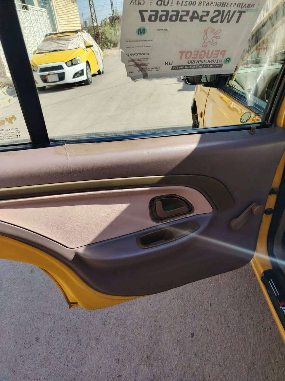 بيجو لميس ٢٠١٥ مكينه وكير جدد
تبريد ثلج حدادية جديده  غرفتها نضيفة حيل
بيها ملاحضات بسيطة بالكشر السعر ٢٩ قفل 
مصفره هيئة و غرامات تحويل ثاني يوم مكاني بغداد الشعب
***********
