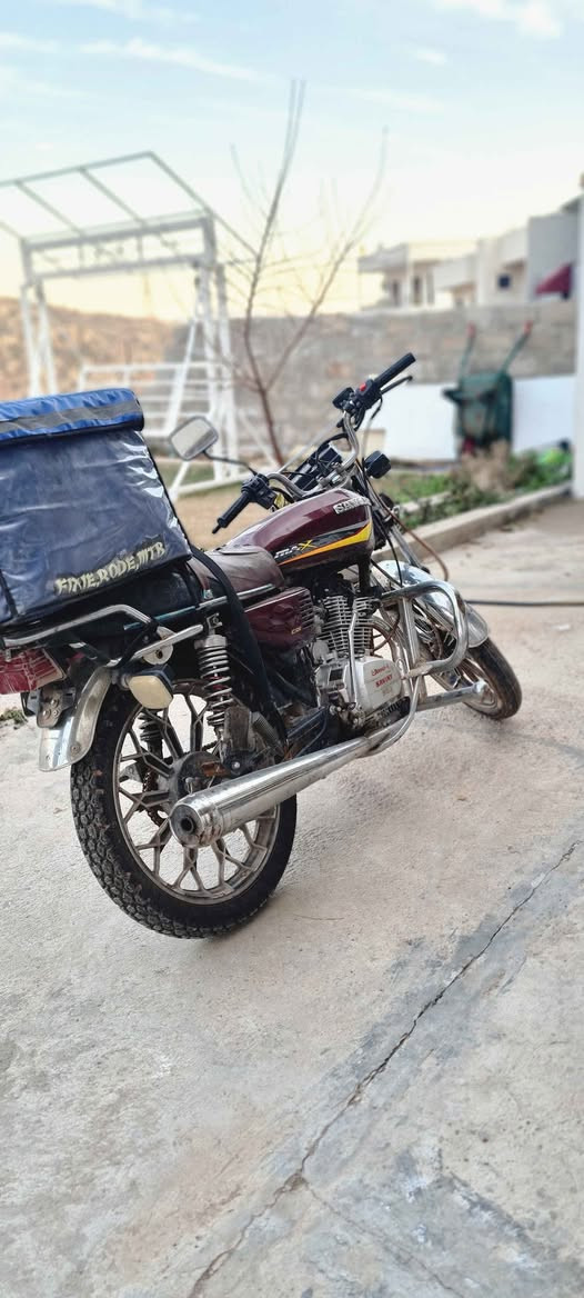 ماتور بو فروتنێ مودێل 2023 ێیە مەکینە 150 ، ماتور گەلەکا پاقژە و بێ مشکیلەیە چانتەژی دگەلە، ئەگەر مشتەریبی پەیوەندیێ ب ڤێ ژمارێ بکە 
موبایل : ***********
سعر: 500 هزار و مەجال Singapore
