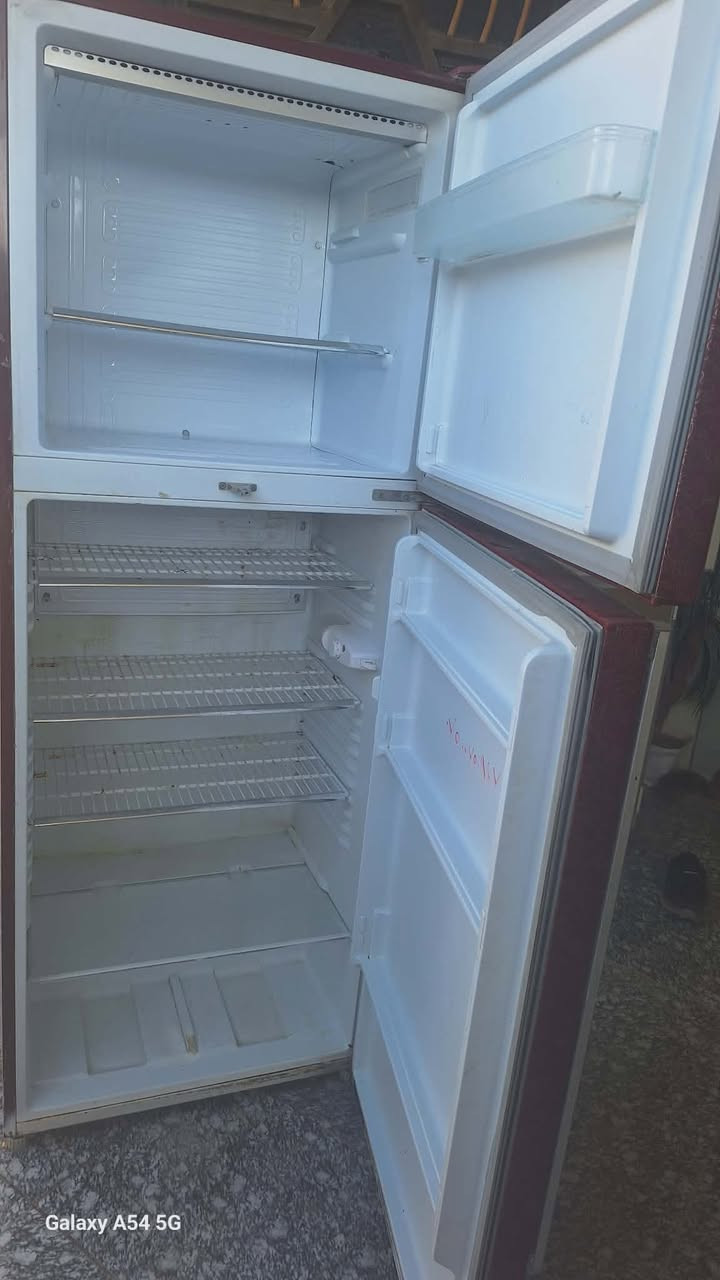 ثلاجه للبيع التفاصيل كله بلصور السعر 170 وبي مجال 
العنوان الشهداء 
الرقم :***********
الخاص مفتوح
