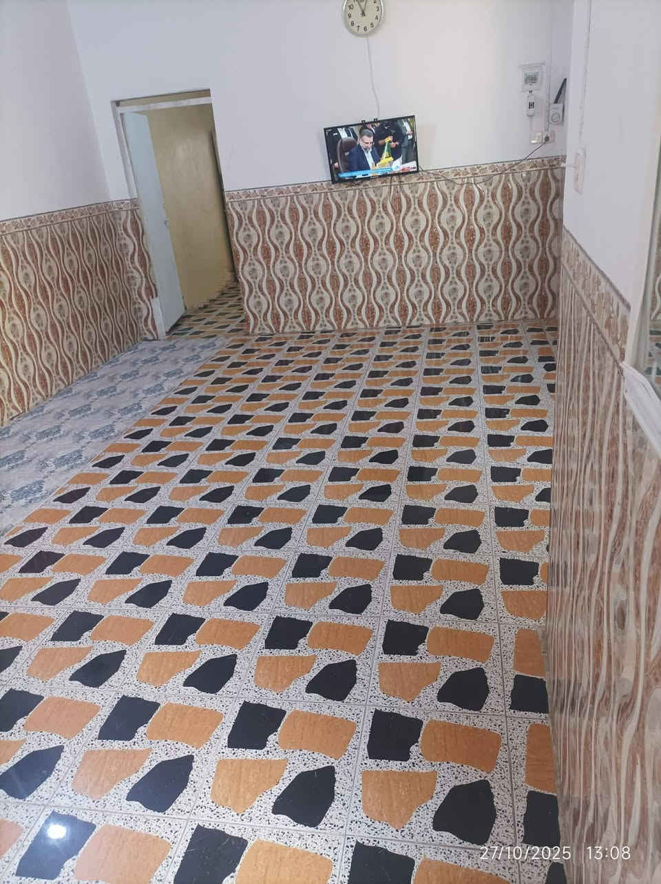 السلام عليكم
بيت للبيع طابو صرف 
في حي الزهراء ٢
قرب مدرسه المنار الاهليه 
مساحه البيت١١٠م
 تفاصيل البيت غرفه نوم
 صاله مطبخ صحيات  
  للاستفسار فقط على الرقم 
***********
