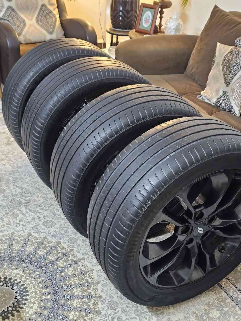 من رخصت الادمن ويل دورنكو حجم 265/50/20 مع تايرات برجستون نضيف
السعر 800$ 
العنوان ديالى خانقين و اكو توصيل


**إذا كنت صاحب هذا الإعلان وتريد حذفه لأي سبب، رجاءا أرسل رسالة إلى الدعم الفني**