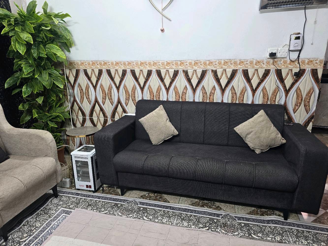 تخم 7مقاعد جديد ونضيف للبيع بسعر ب250 ويا طبلات ثلاثي بسعر ب15 الف