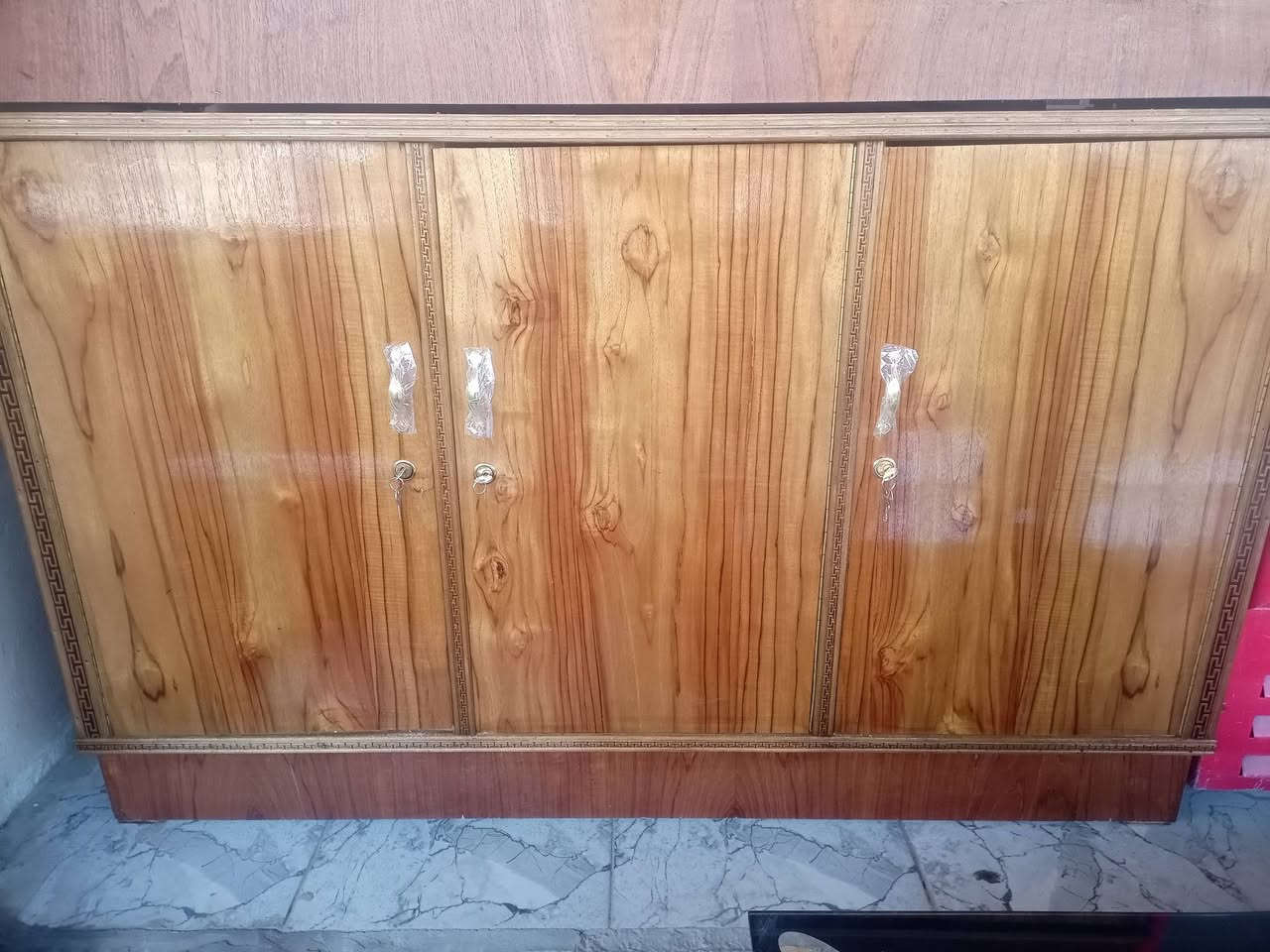 بوفيه قياس متر ونص جديد صاج سعر 175.الف الاستفسار على خاص او الاتصال ***********عنوان واسط الصويره حي الشهداء
