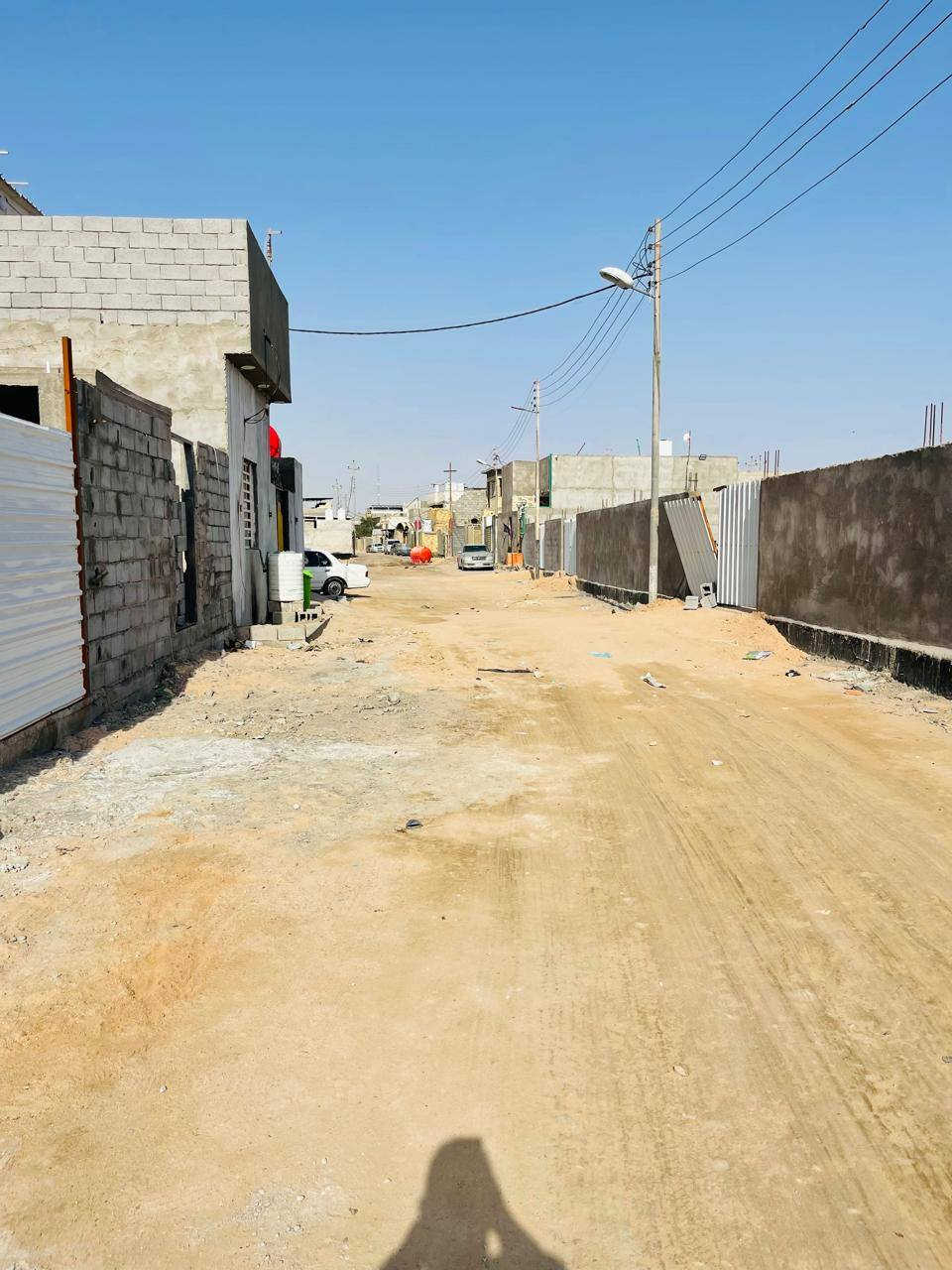 بتلو للبيع في الجزيرة _زين العابدين
يبعد عن الشارع العام 500 متر فقط وعن شارع زين العابدين 200 متر فقط 
مساحة البتلو 200 متر وجه 10 ونزال 20 
على شارع 9 متر طابو صرف زراعي بسم عراقي وكالة ومكاتبة ونسخة من الطابو
خارطة البتلو تحتوي  على غرفتين وصالة ومطبخ وصحيات خارج وداخل البيت ودوانيه بناء بلوك وشغل درجه اولى مقلوع ومدفونه والبتلو مزفت وكامل جاهز للبناء 
السعر 44 مليون قابل للاتفاوض للاستفسار اكثر اتصل على الرقم
*********** البصرة, العراق
