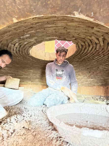 بسم الله الرحمن الرحيم
يالله يارزاق
اسحاق وحسنين الكواز
مقاولات وبناء جميع انواع وأحجام الصمون الحجري 
وافران البيتزا
وتنانير الخبز وتنانير المندي. 
لجميع محافظات عراقنا الحبيبي. مهنتنا ابن عن جد

اولآ. ضمان العمل لا يقل عن 20 سنه. 
ثانيآ. العركجين مالتنه طين وفرشي.  
ثالثآ. طابوك الدبان تركي اصلي يتحمل درجه حراره 1200 إلى 1400 
رابعآ. قله في اصراف الوقود. 
خامسآ. كادر عمل متميز ومتخصص في بناء الأفران.
سادسآ. الباب والسجه والقوس من النوع الثقيل. 
للاستفسار اكثر الاتصال على الارقام. 

يوجد وتساب ***********
يوجد وتساب ***********
