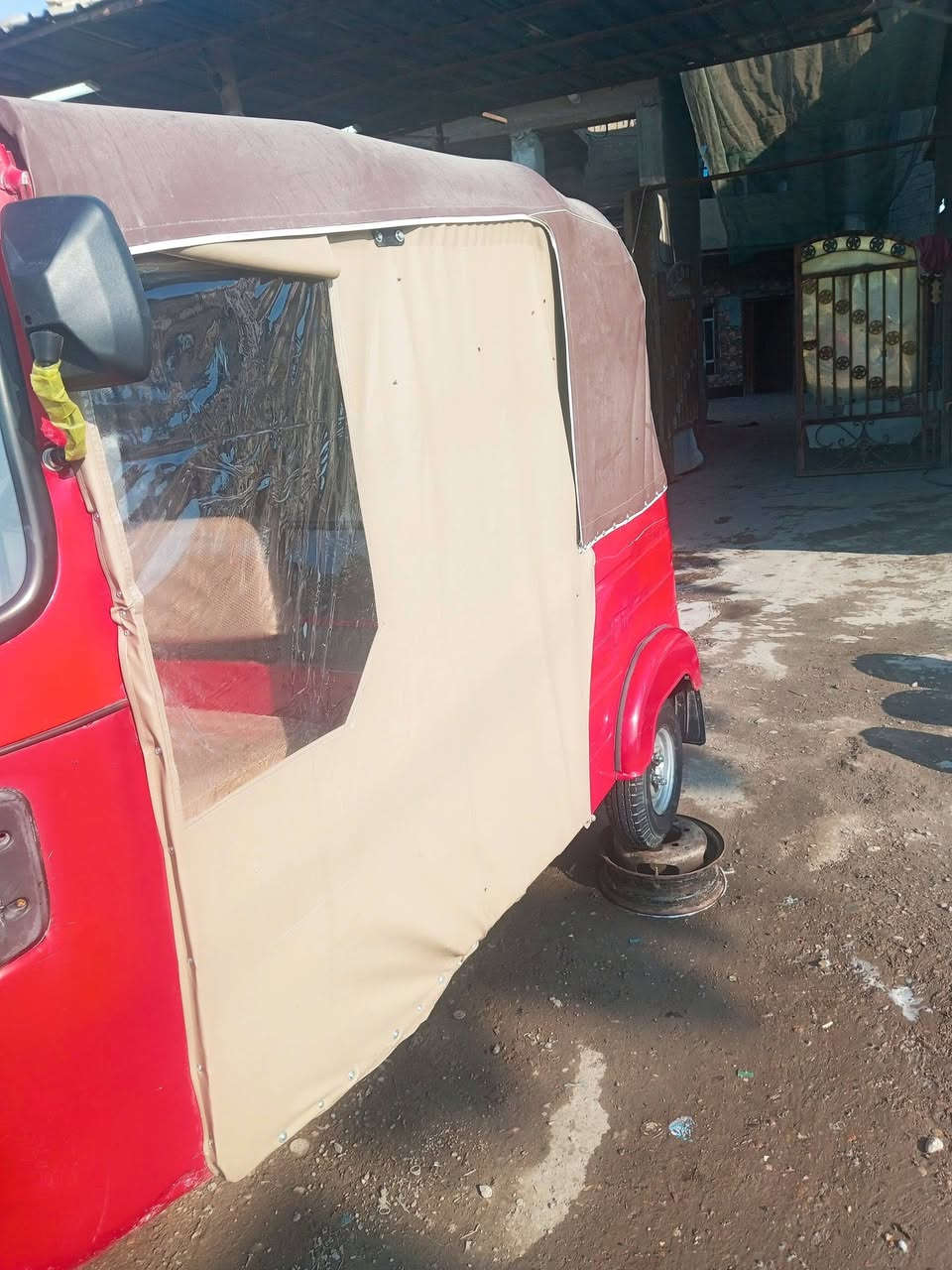 تكاتك مديل ١٧ شهر ١١ رقم انكليزي مكينه ٢٠ مجفته تجفيت شركه خياسات قليله مصلحه تخم تاير جديد تكتك جاهزه قبل للشغل كهربايات كله شغاله تخم دبلات  جديد صدر جديد رقم التلفون *********** مكاني بغداد سعر ٤٩٠٠
