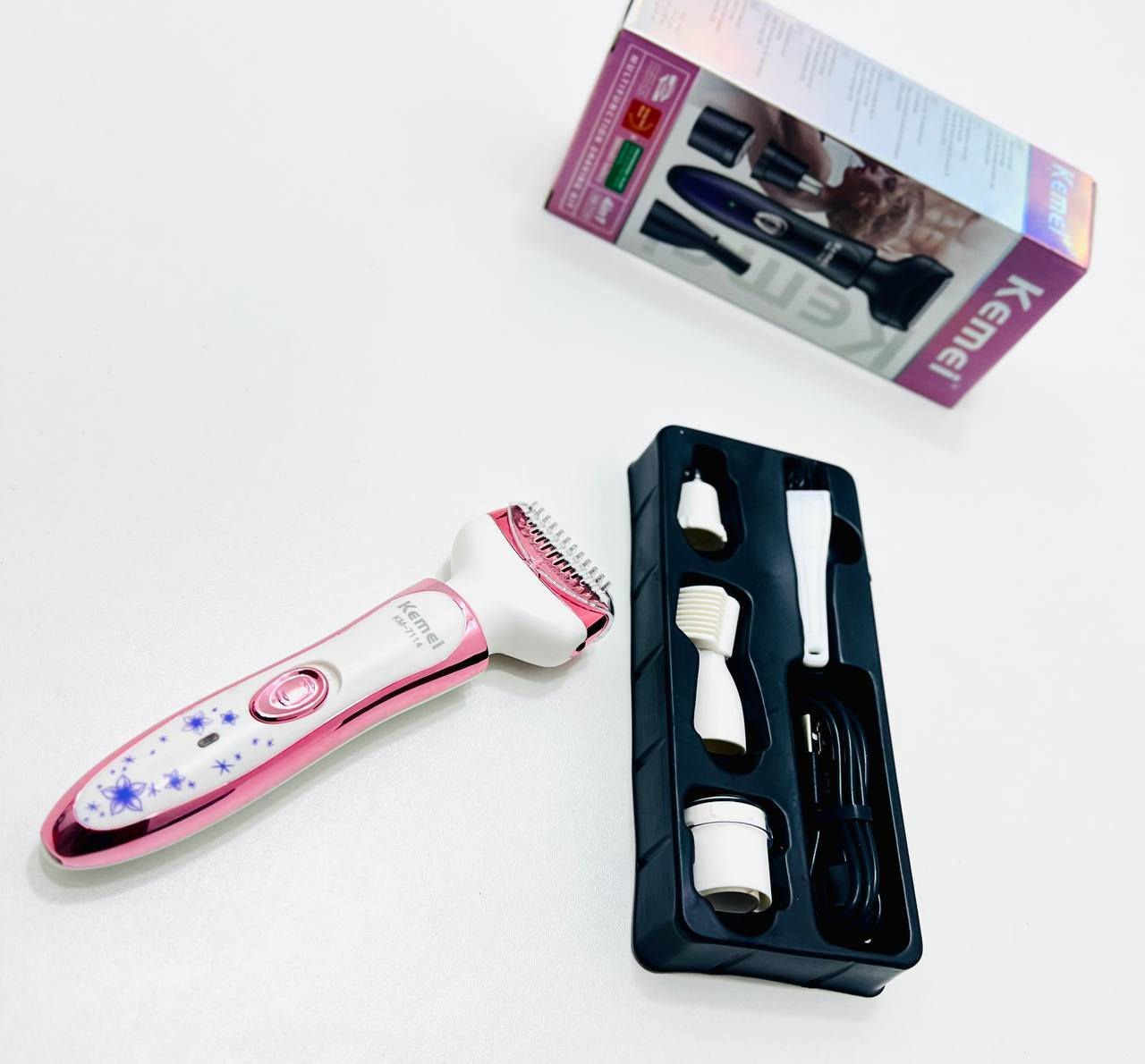 جهاز Kemei 4in1 كيمي لإزالة الشعر من الجسم والوجة 𓂃𓈒𓏸 🐇💘
محتويات الجهاز (4 رؤوس) 
رأس الحلاقة للجسم، الساقين، واليدين.
رأس البيكيني مخصص للمناطق الحساسة.
رأس الحواجب لتشذيب وتحديد الحاجبين.
رأس الأنف لإزالة شعر الأنف والأذن بدقة.
أبرز المميزات:
متعدد الاستخدامات  يغنيكِ عن عدة أجهزة في جهاز واحد.
آمن ولطيف مصمم ليحمي البشرة من الجروح والتهيج.
قابل للشحن يعمل لاسلكياً عن طريق كابل USB.
سهل التنظيف الرؤوس قابلة للفك والغسل بالف ماء.
#اكسبلور
#ترند
#مشاهير
#لايك
#متابعة
#ضحك
#حب
#بنات
#العراق
#بغداد
#ستوريات
#تصميم
#تصوير
#جمال
#makeup


**إذا كنت صاحب هذا الإعلان وتريد حذفه لأي سبب، رجاءا أرسل رسالة إلى الدعم الفني**