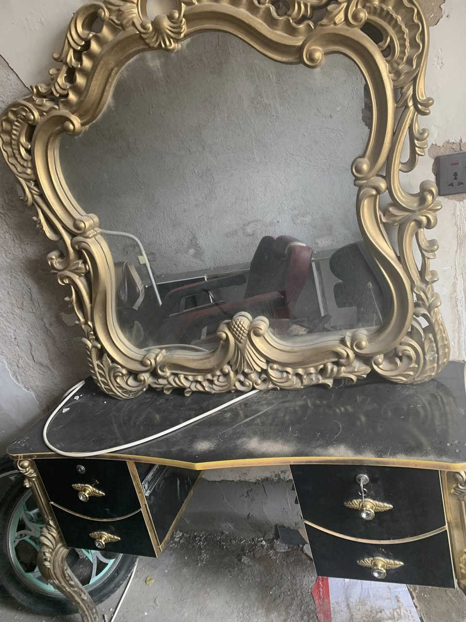 السلام عليكم عندي هذني الغراض للبيع ‭٠٧٧٤ ٣٥٧ ٧٥٩٨‬
