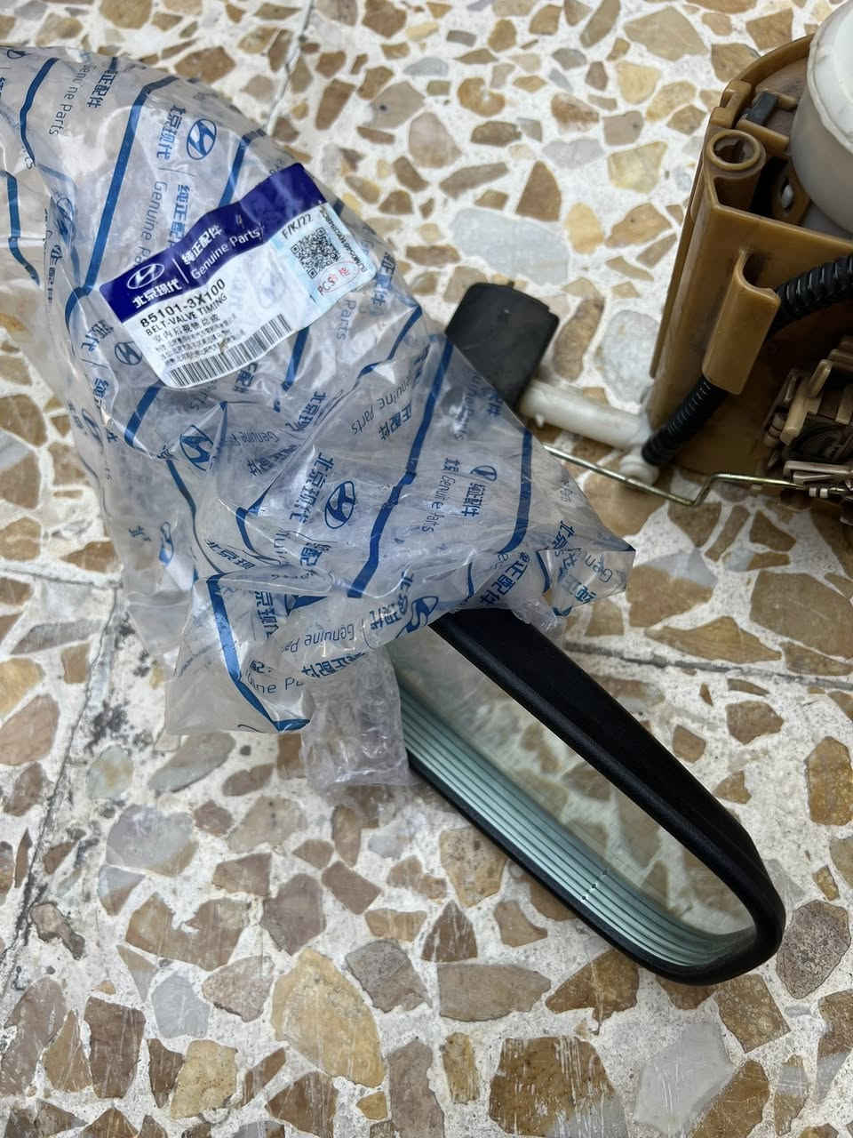 السلام عليكم قاعدة فيت بم  اصلية مال اكسنت امريكي او مراية مال جامة الامامية مكاني الشعب السعر اثنينهن 60  ***********
