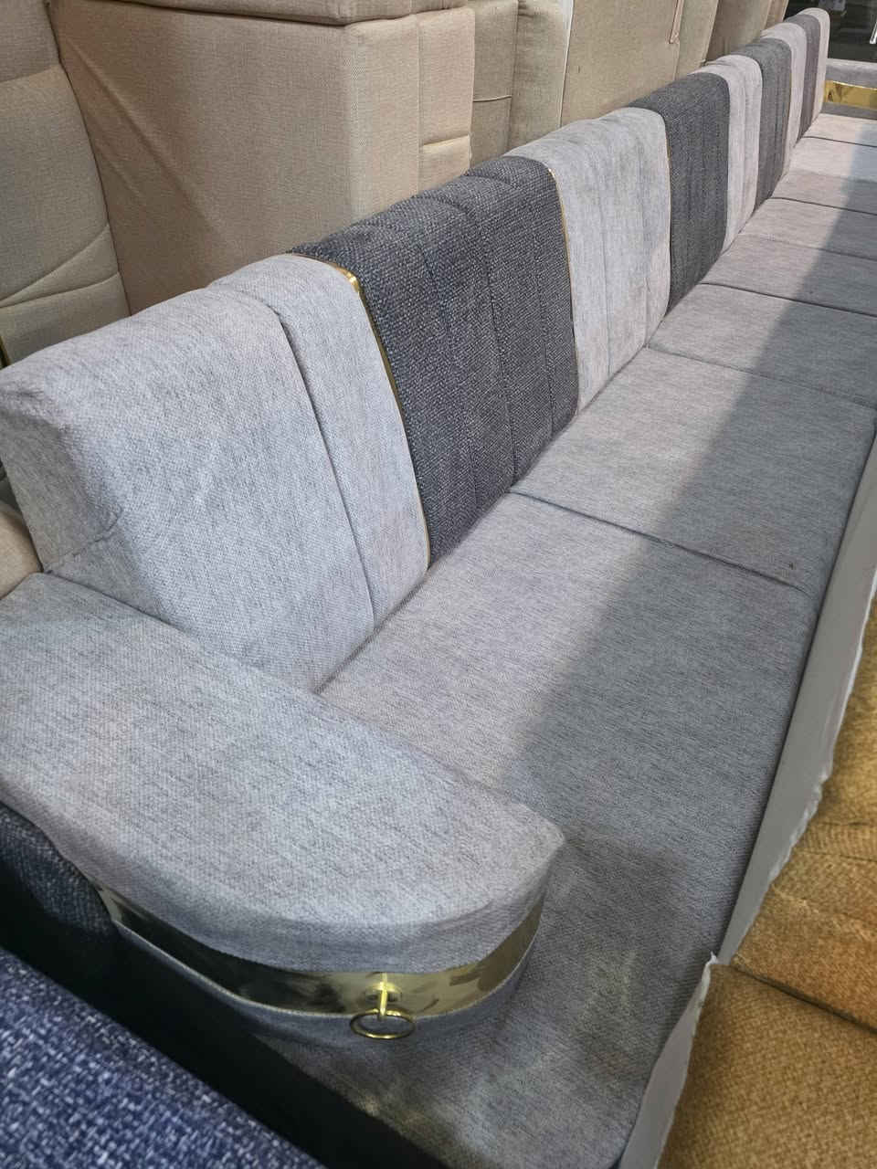 نعلن معرض علي الزهيري
عن تخفيض اسعار الدواوين 
اسعار تنافسيه جمله و مفرد عن 
موصفات عاليه بلوك اسود 
***********
***********
ناصريه شارع ٣٠ مدينه سعر ديوان ٣١٠
