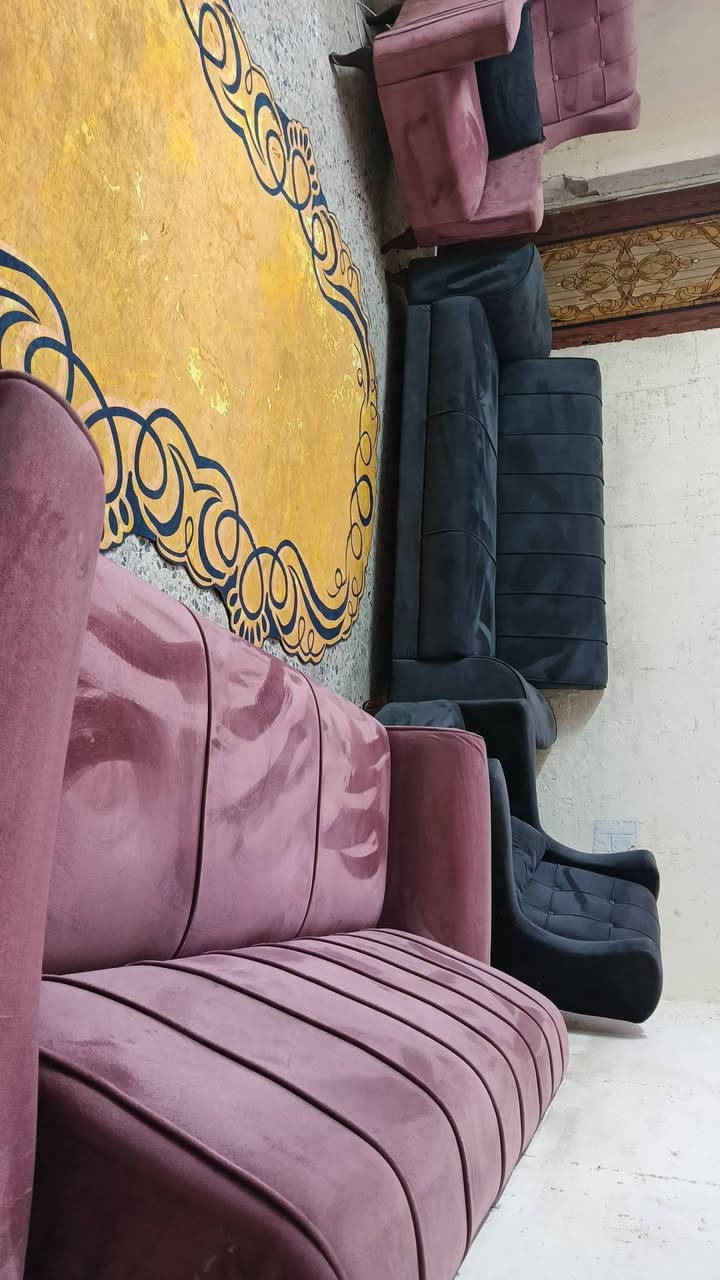 تخم 8 مقاعد تركي تكمه ثقيل كلش نظافه 90%سعر 240 وبي مجال مكان البياع يوجد توصل بكروه رقم يوجد وتساب ***********
