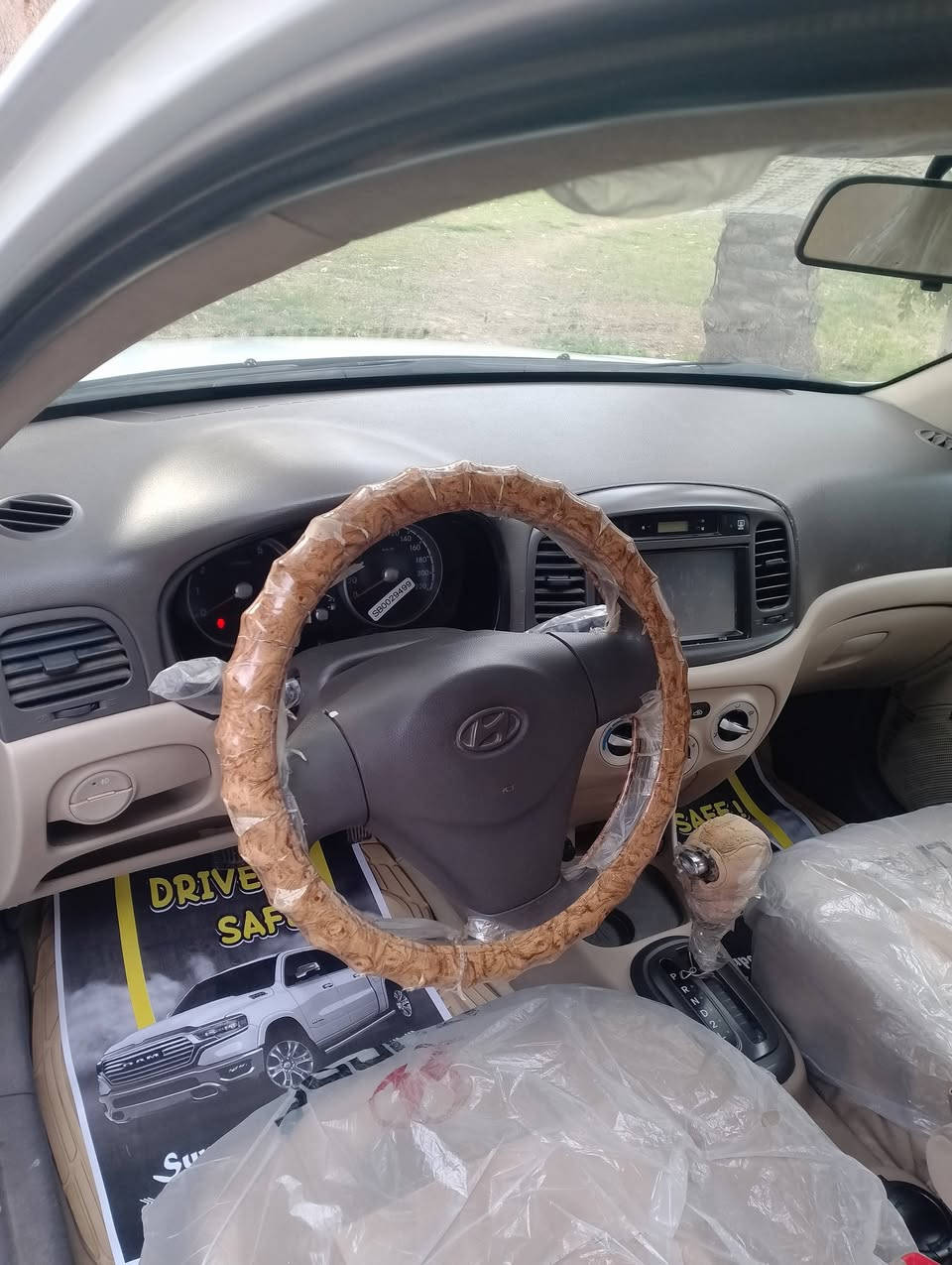 السلام عليكم اليوم الجمار للبيع اكسنت 2011 رقم ااربيل مكينه1600 بسمي رقم وهزه جديد لل2030 مكفوله من الصبغ والضربه شرط السونار اذا بيه صبغ السونار عليه مكان حله  سياره جديده وجاهزه صارله 5 سنوات يمي استخدام شخصي السعر105 بيع فقط ***********
