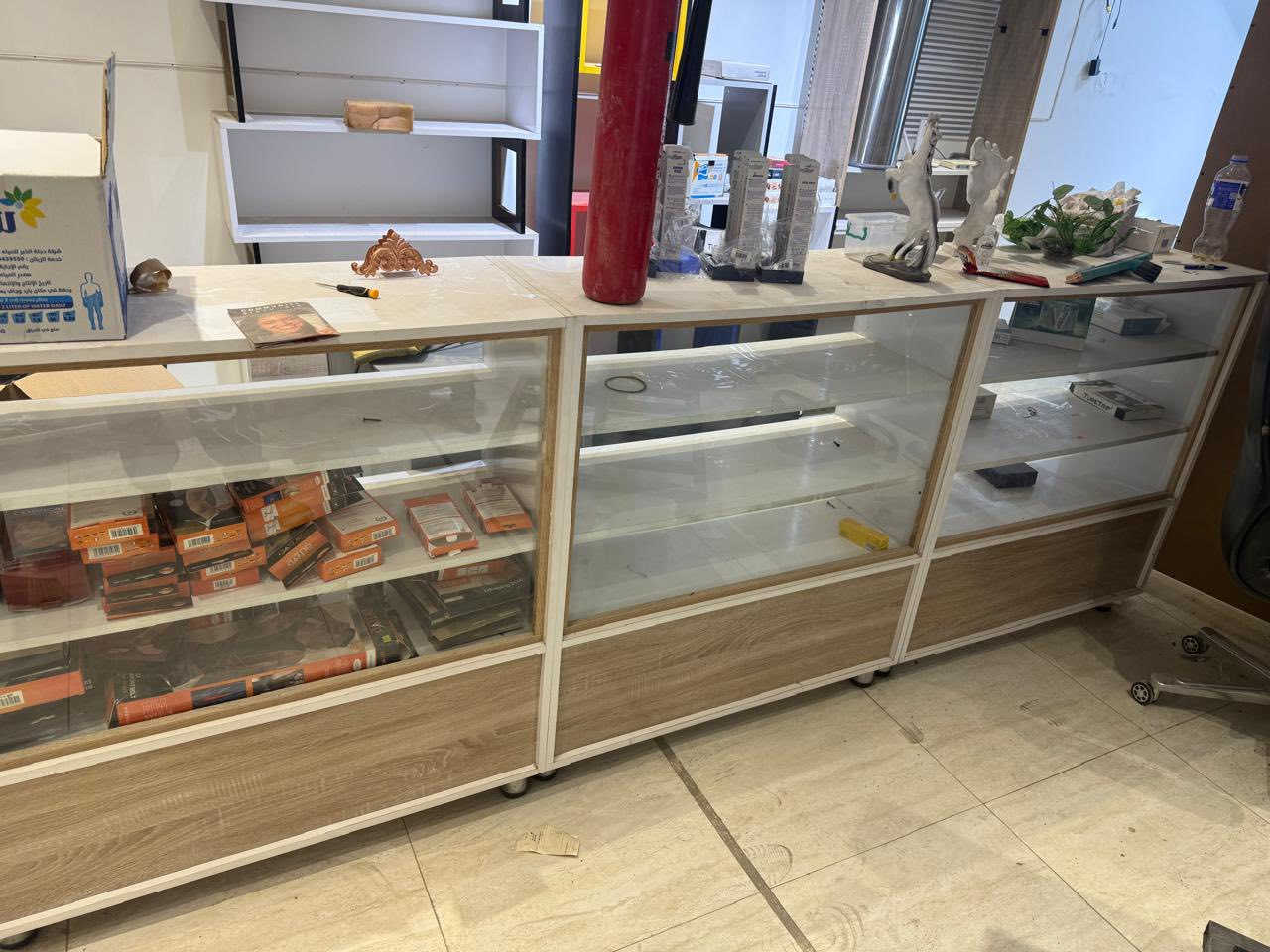 سلام عليكم 🔴🔵
فاترينات للبيع 
ارتفاع  متر و ١٠ سم 
العرض ٤٠ سم 
 عدد ١١  فاترينه 
بيعه وحده
سعر الوحده ٢٥ الف 
مكان بغداد شارع فلسطين 
***********
