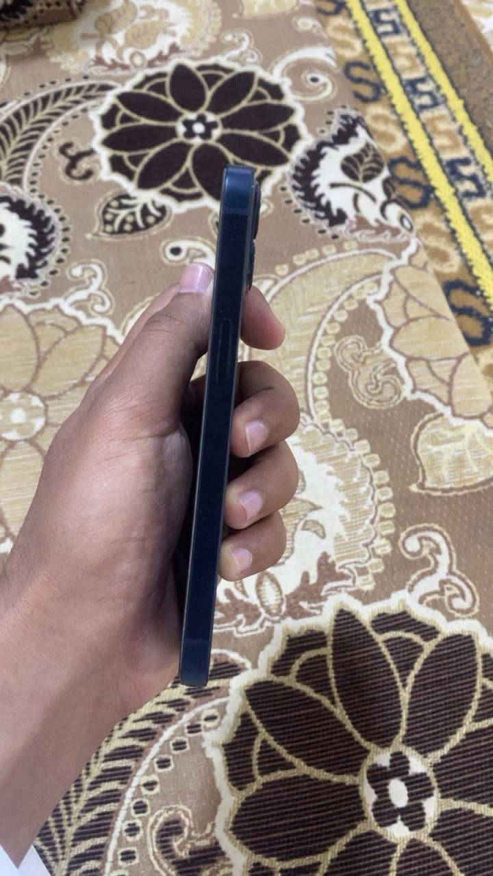 ايفون 13 عادي جهاز نضيف كلش شوفت عينك ذاكره١٢٨
بطارية ٩٣ممرفوعه
اطيك تففصه وين متريد 
مكلف بنشر صاحب جهاز ***********
سعر٤٢٥قفل
