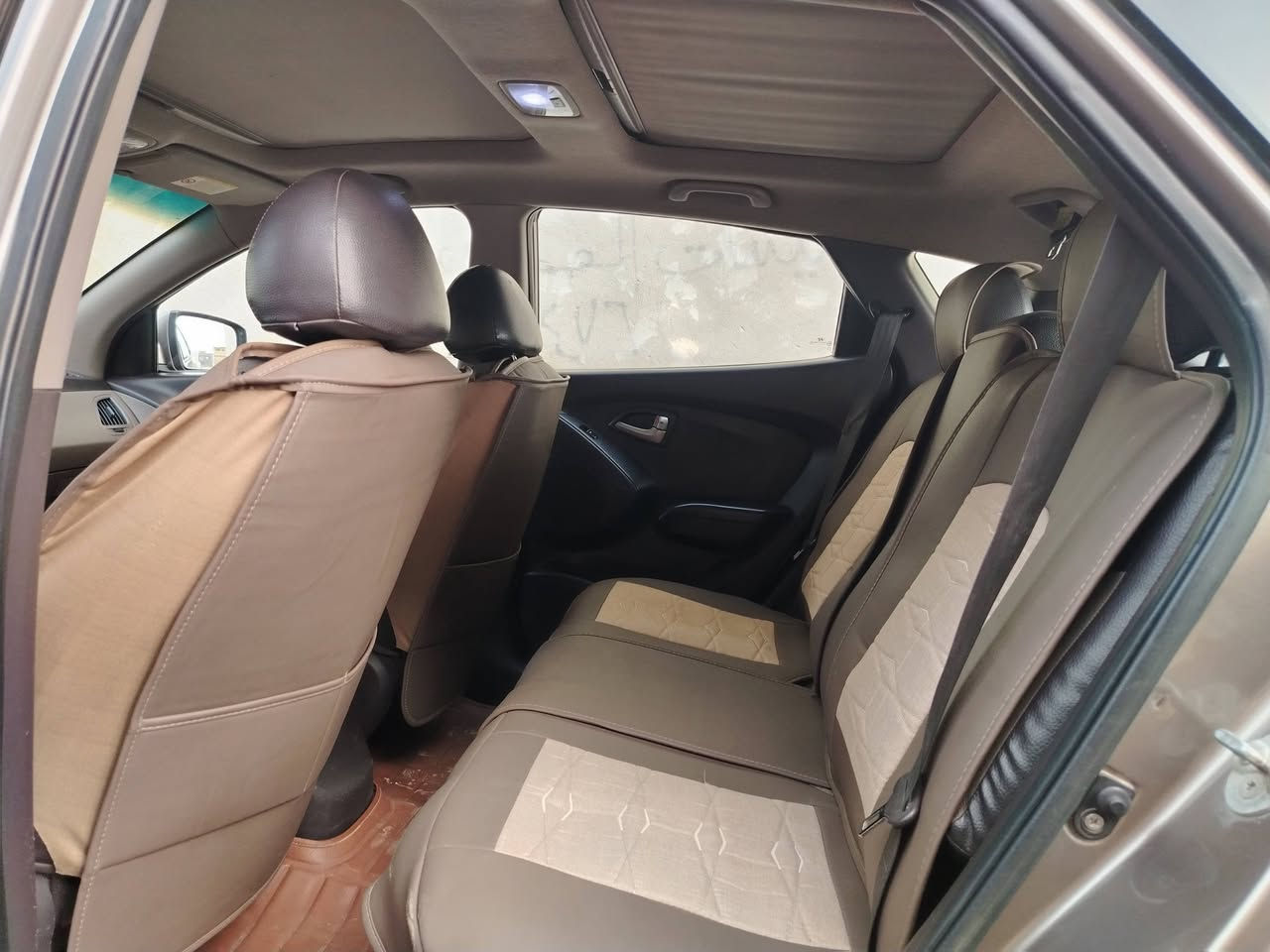 سلام عليكم توسان موديل ٢٠١٠ رقم بغداد تحويل مباشر السعر ١٢٧ وبي مجال *********** فول موصفات
