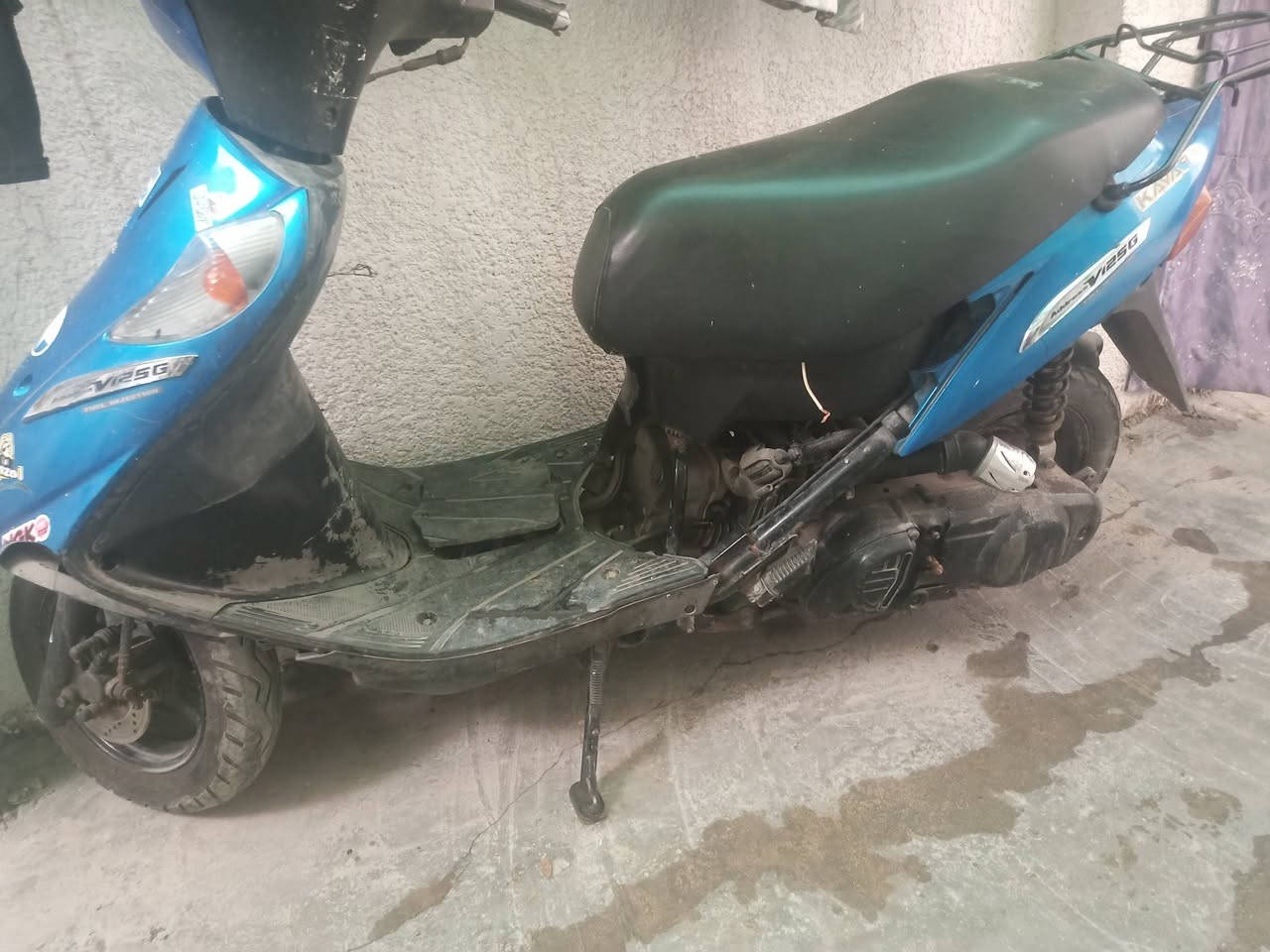 دراجة ادرس نوزل متروكة شغالة بس كطعت نارية وعفتهة نقوصاتتهة بسيطة بس كفرات وكهربايات ابيع كوم حديد سعر 150 ماتواجد عل فيس رقم ***********
