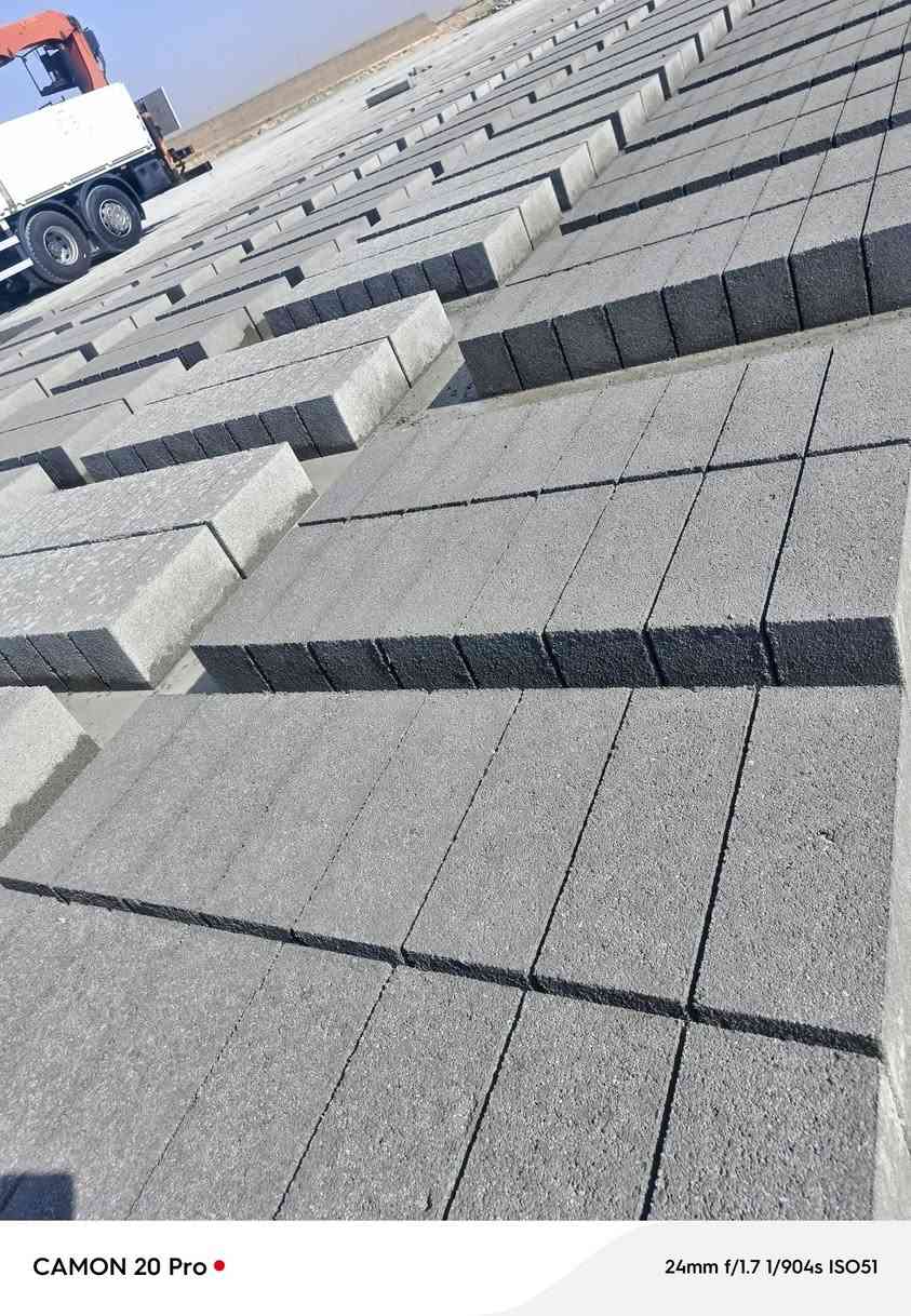 سلام عليكم يوجد بلوك رقم واحد البلوك ما يعجبك ترجعو مصمت مجوف الا ستفسار الاتصال عل رقم ***********
