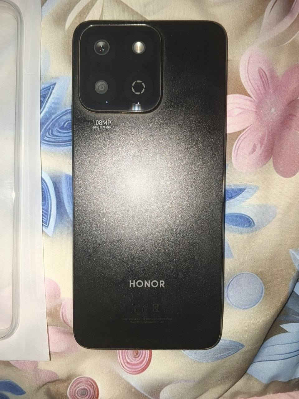 سلام عليكم موبايل HONOR X7c استعمال قليل جدا مع كارتونة وكفر شفاف مواصفات ذاكرة256 ورامات8+8 السعر120الف *********** رقم موبايل
