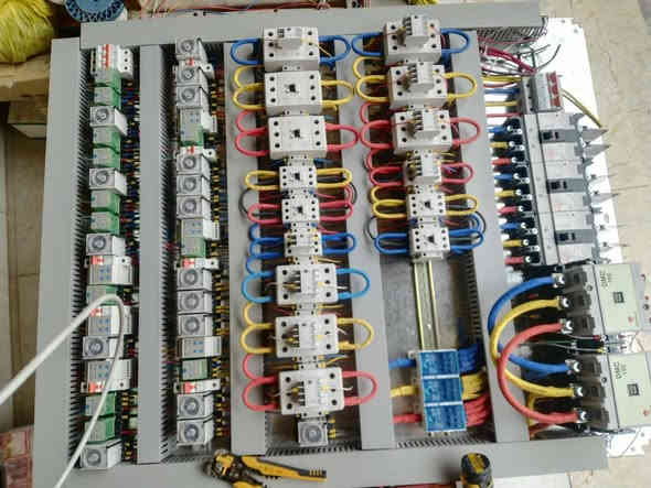 السلام عليكم: سيد علي لأنشاء كافة لوحات و انضمة الصيطرة الكهربائية الحديثة و صيانة المصاعد، النافورات، العجانات، و اجهزة القضلمةالمستخدمة في معامل ال NDF و BVC و اجهزتها الكهربائية فضلاً عن تصليح معامل الطابوق الاسفلت و الدواجن و غيرها
هاتف ***********

نموذج من العمل 👇👇👇
