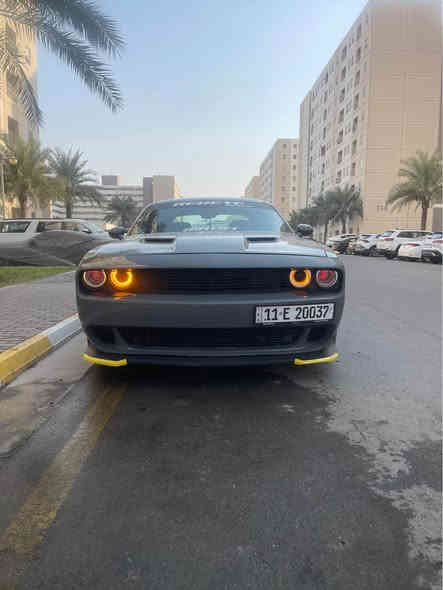 السلام عليكم 
دوج جالنجر 2018 للبيع 
6 سلندر 3.6 تو ويل 
كواصفات ال sxt معروفة وشادلها سستم صوت وسبوفر بالجنطة وسقف روز رايز متغير 
السيارة كل نقص مابيها بس حساس ويل فقط حادثها موجود بالصور وبدون دواخل وحتى لا اتعبني واتعبك ابيع صبغ حزام مع العلم بدون دواخل حادثها مكاني بسماية رايدها 155 السيارة كل نقص مابيها كير محرك صدر كهربائيات كلها كاملة 
*********** بغداد
