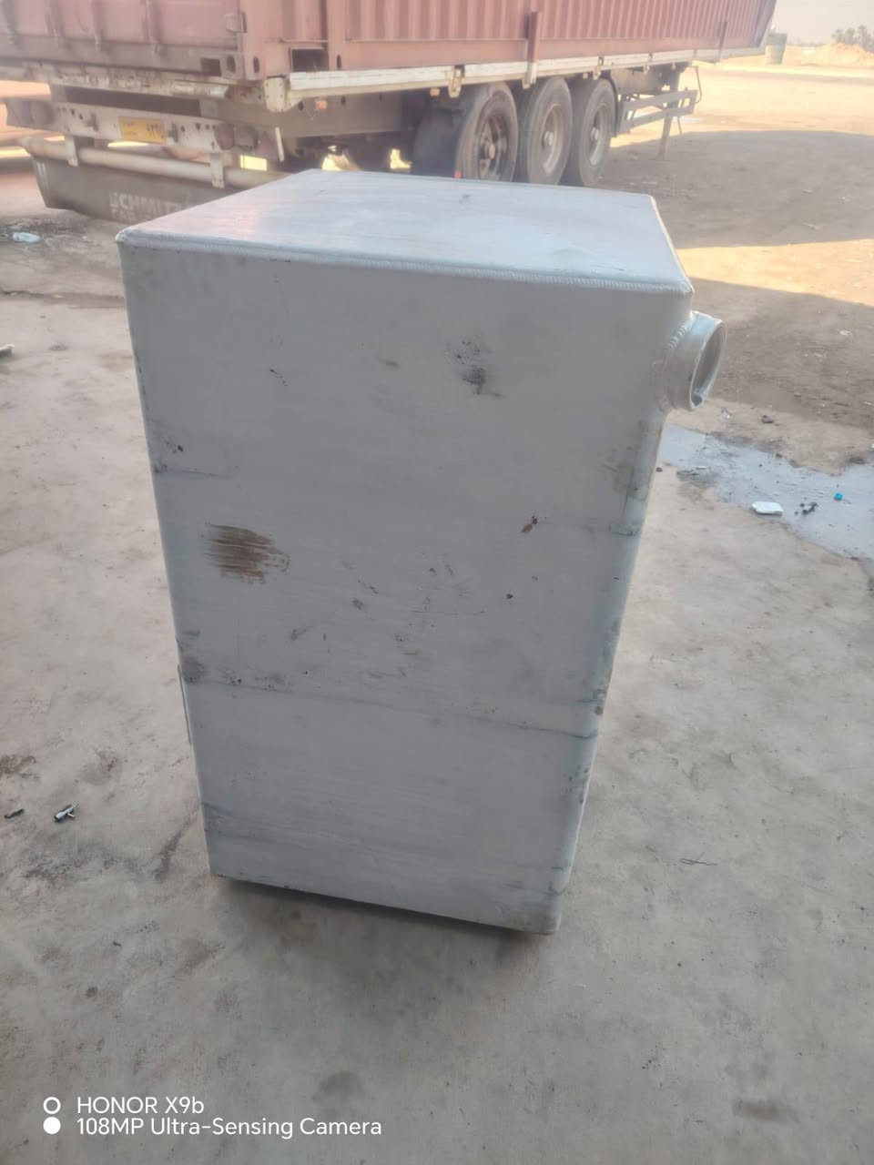 السلام عليكم للبيع تانكي كاز مربع فافون طول(114) العرض(80) والارتفاع(65) طوافه ويا موجوده بلاديه تانكي جديد صفر سعره 4اوراق وبي مجال مكاني كركوك ***********/***********
