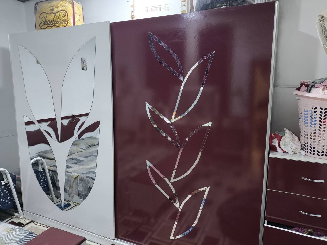 غرفه للبيع مستعمله نظيفه اربع قطع السعر 600 فقط هل يريد يراسلني على الواتساب5     ***********
