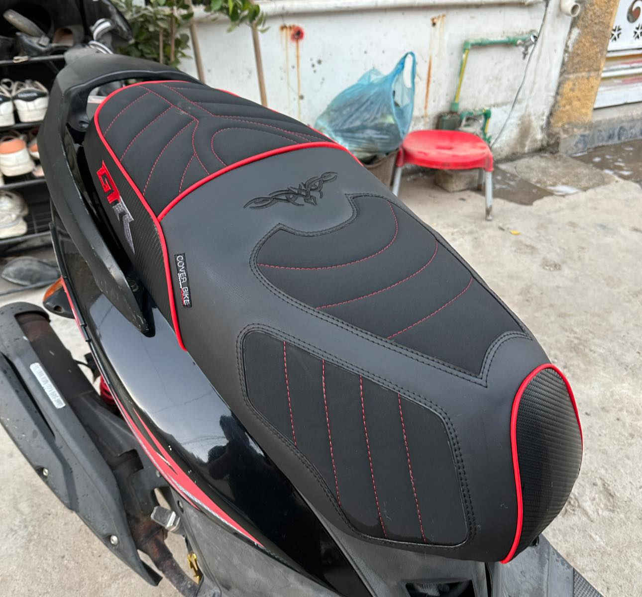 جيتي ار وكاله مكفوله كفاله عامه وختمه واحد GTR

بيه مكينه وكلجات وكشن رياضي🔥🔥🔥

شاشه ٣الوان.بكلايت لد احمر صالنصه مشيفه..

ضمانك سنه بالدراجه اذا مفتوح بيه برغي تاخذه بلاش' 

باتري ودهن وبوليش واوراقه كامله بسمك كبل $

مكان درجه بغداد بالحريه ***********
