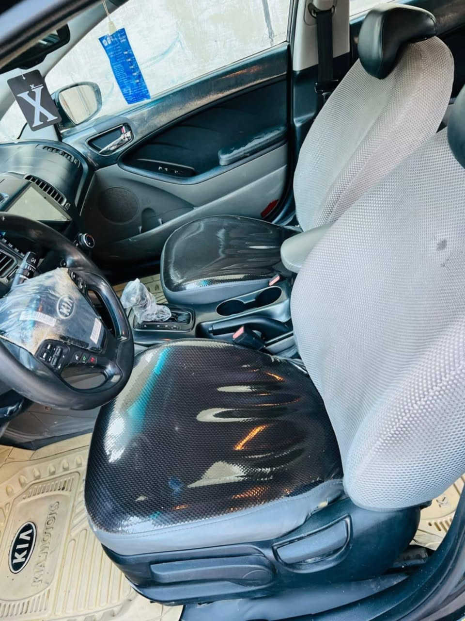 السلام عليكم فورتي ١٤ سياره جاهزه كير مكينه   صدر تبريد كله خير من الله  سياره حادثها خشم الجاملغ لا دواخل ولا ايرباك وشبر من البنيد تخم تاير ماطور ستيرن سياره نقصها طاسه درايم شفت الداخلي  فقط سياره حلوه ومرتبه والسياره مصفره هيئه غرامات رقم الدولي الجديد السعر ١٠٥ وبيها مجال شي قليل  ‏‪***********‬‏
المكان بغداد / الدوره
