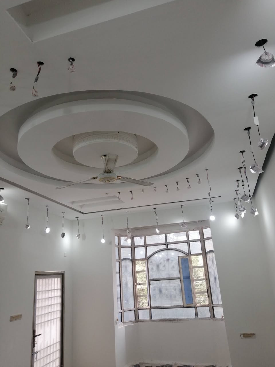 السلام عليكم اخوان متواجد كادر صبغ طلس درجه اولئ خارجي او داخلي ترميم الدور السكنيه مقطوعه او يومي الاستفسار عبر الاتصال او خاص ***********  مكاني البصره
